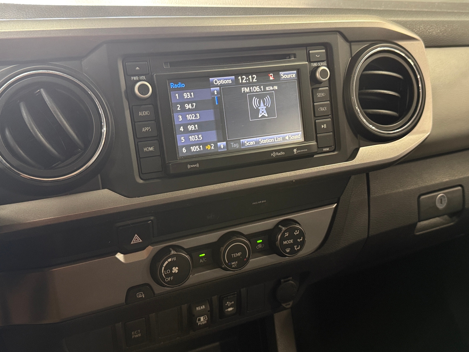 Thumbnail: 2019 Toyota Tacoma - 4