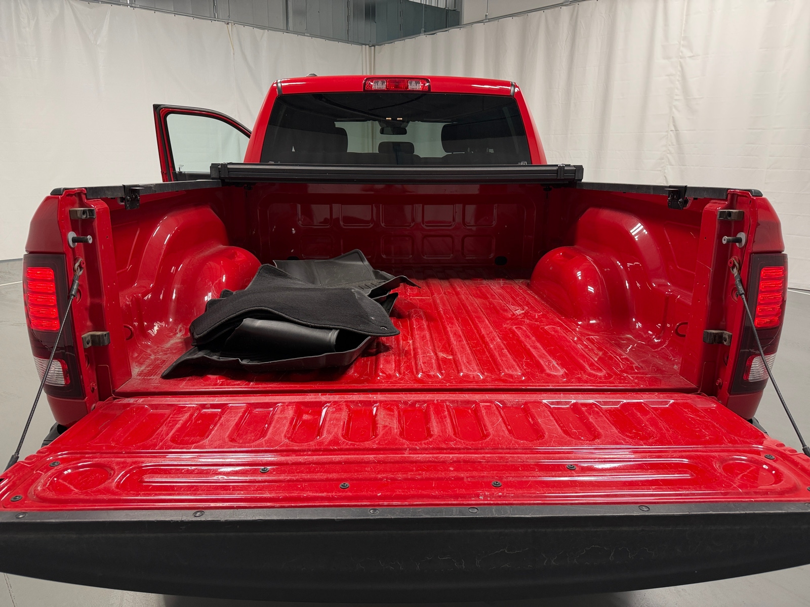 Thumbnail: 2021 RAM 1500 Classic - 7