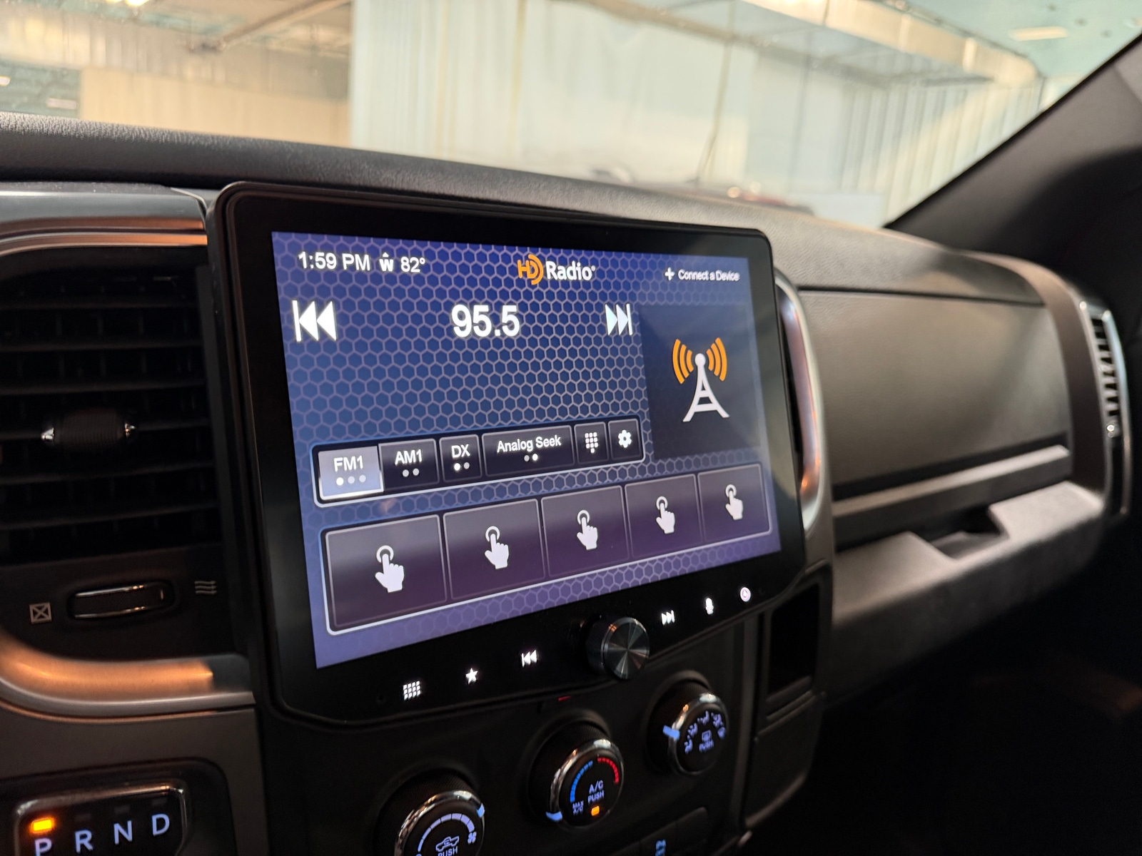 Thumbnail: 2021 RAM 1500 Classic - 4