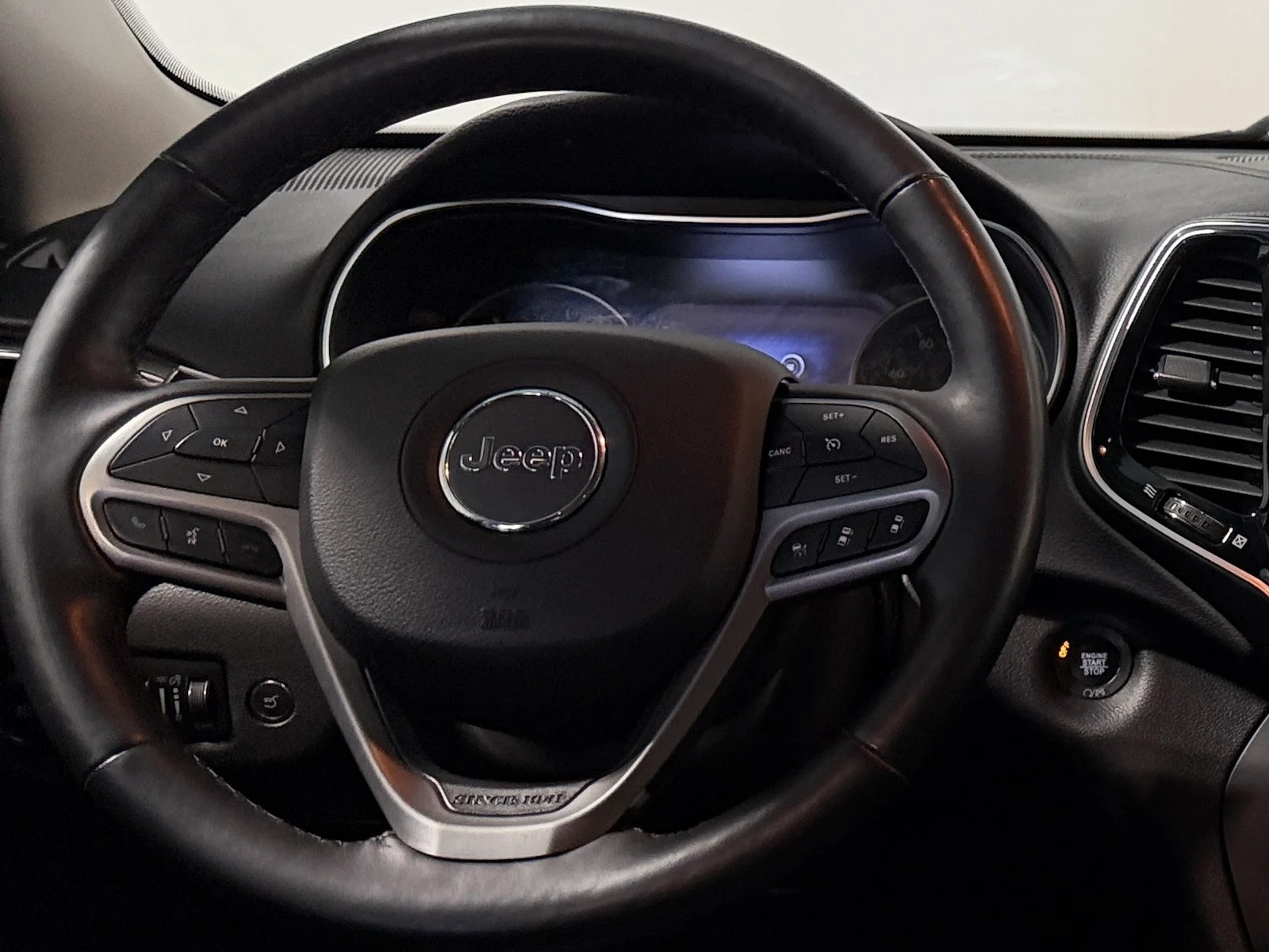 Thumbnail: 2019 Jeep Cherokee - 4