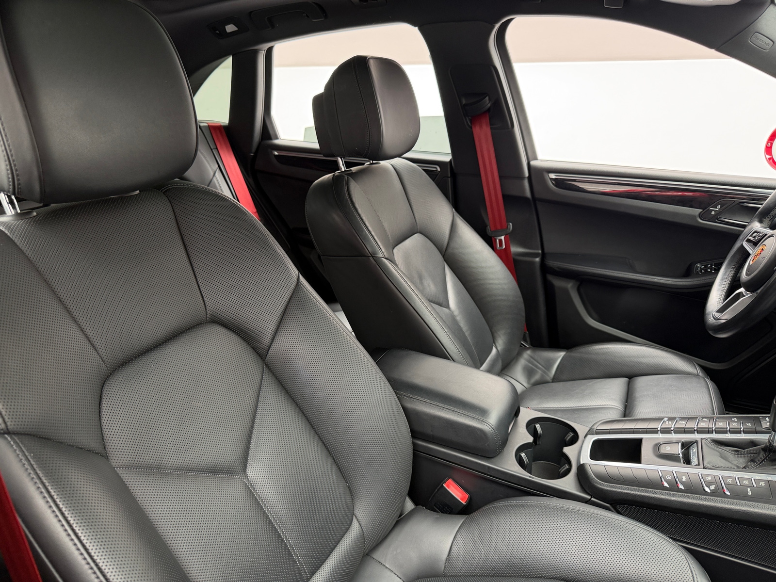 Thumbnail: 2019 Porsche Macan - 2
