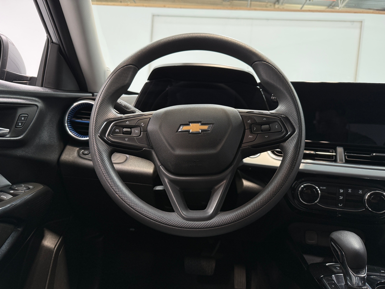 Thumbnail: 2025 Chevrolet Trax - 4