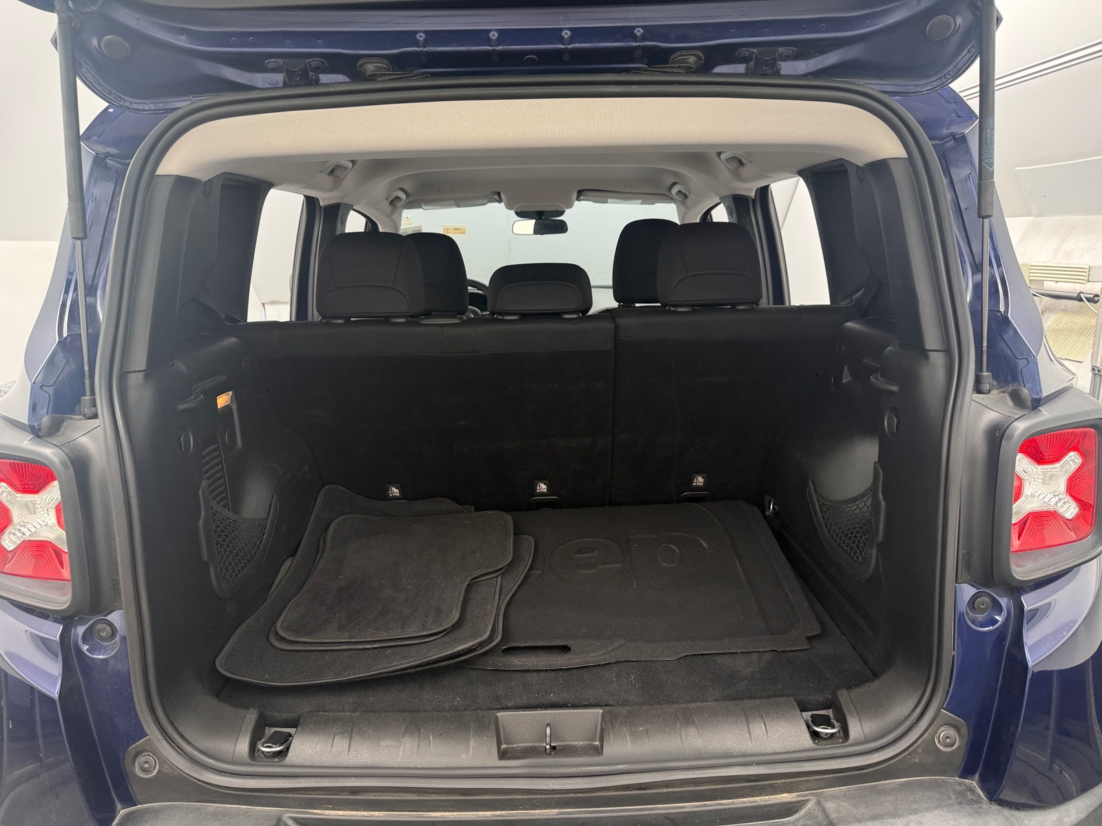 Thumbnail: 2019 Jeep Renegade - 7