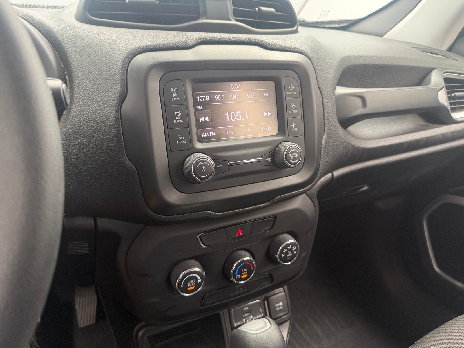 Thumbnail: 2019 Jeep Renegade - 4