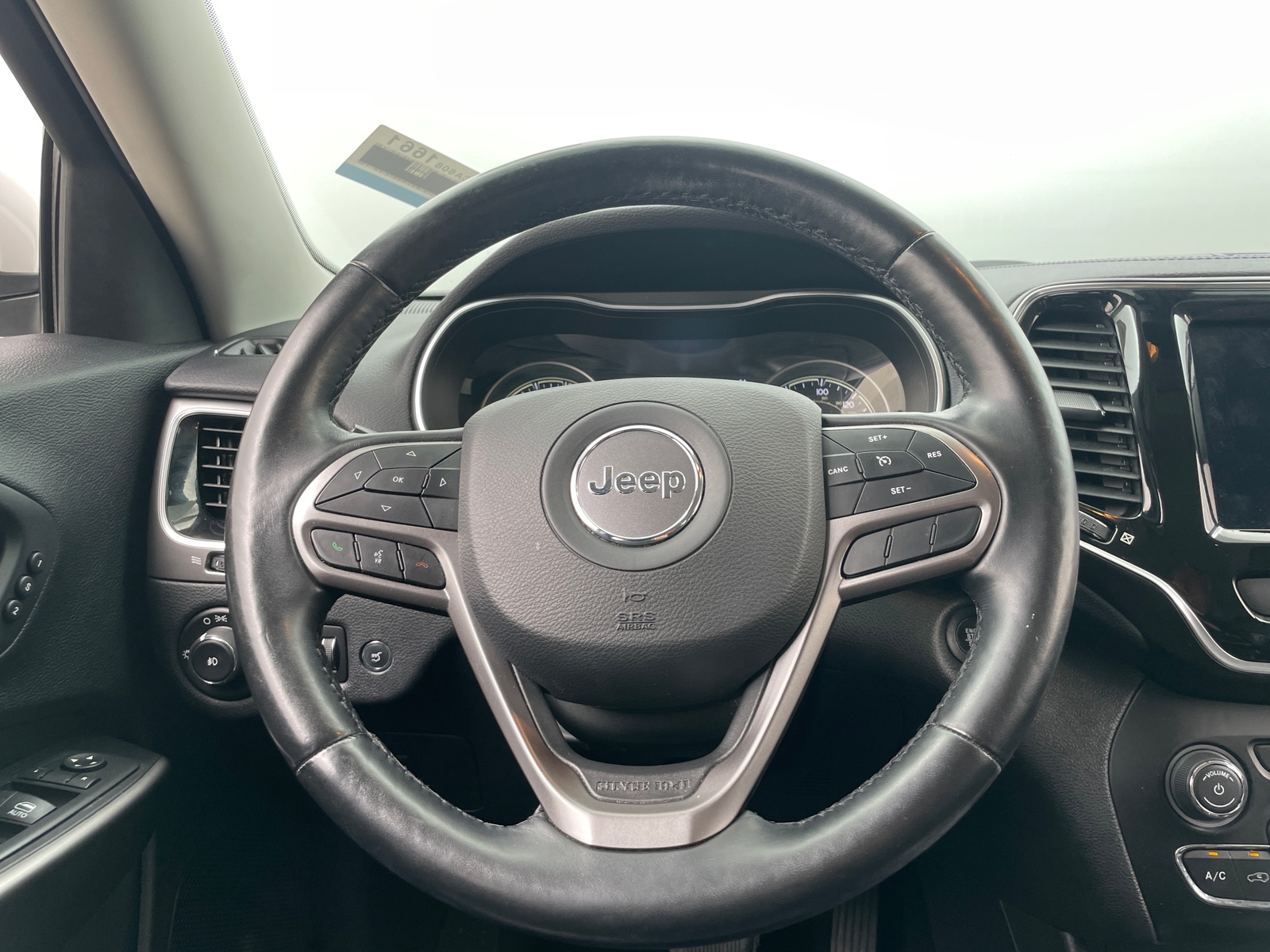 Thumbnail: 2020 Jeep Cherokee - 4