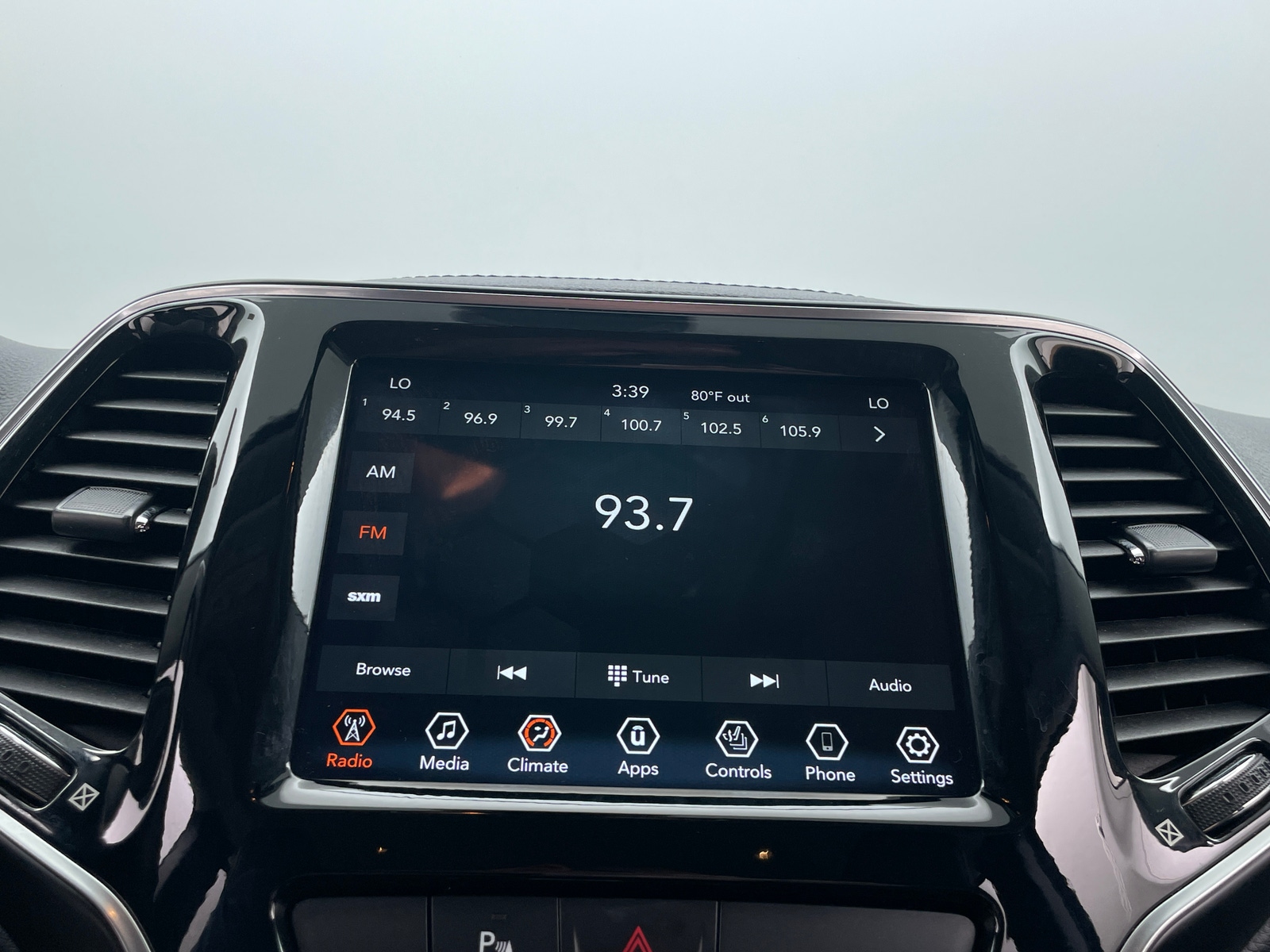 Thumbnail: 2020 Jeep Cherokee - 3