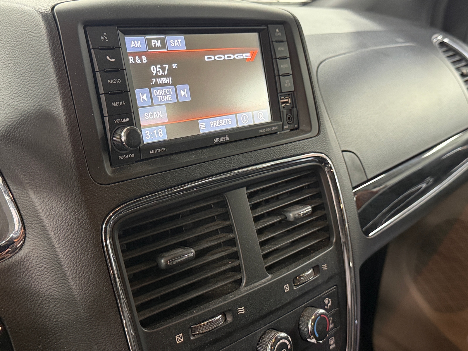 Thumbnail: 2018 Dodge Grand Caravan - 3
