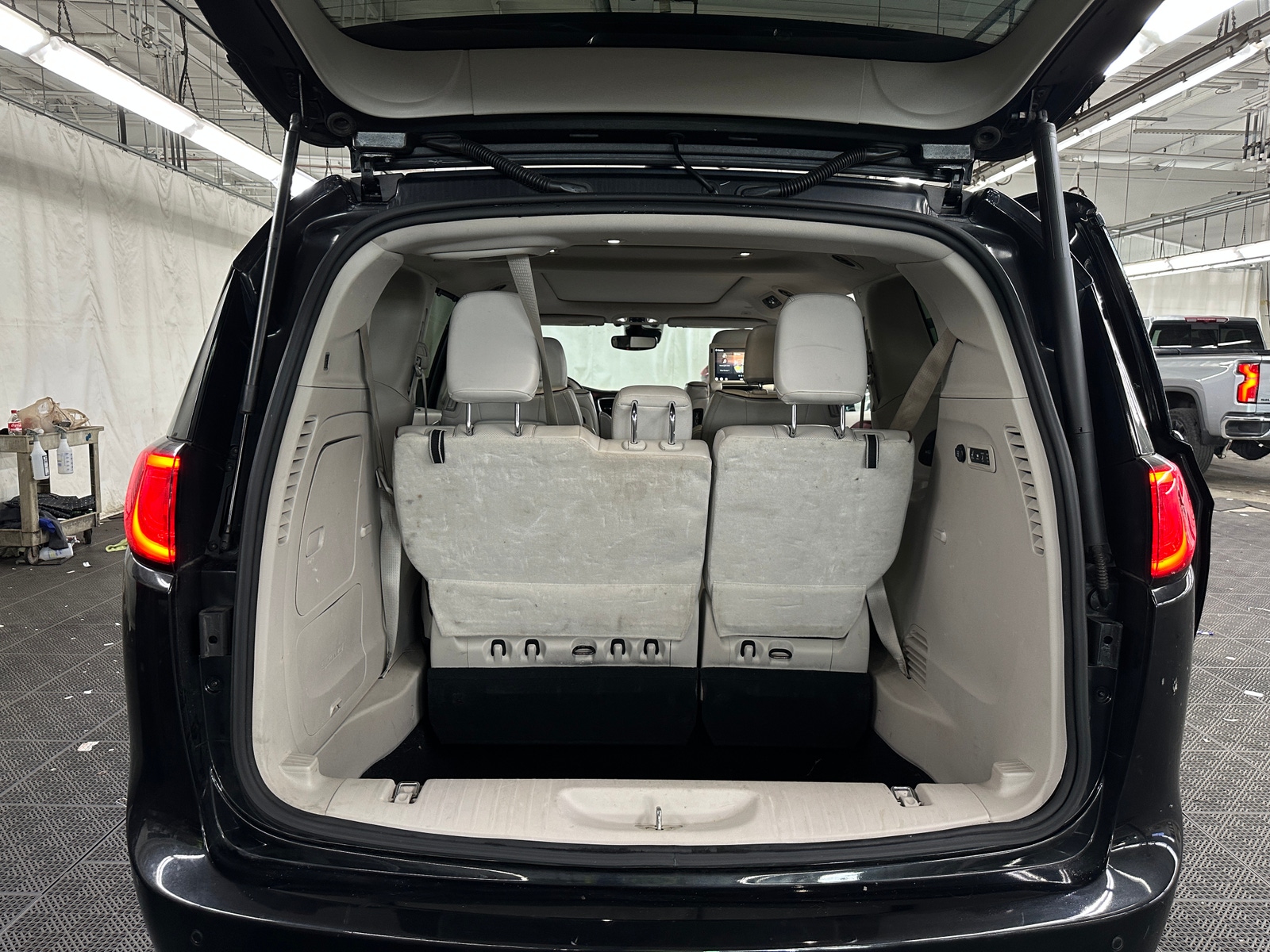 Thumbnail: 2019 Chrysler Pacifica - 6