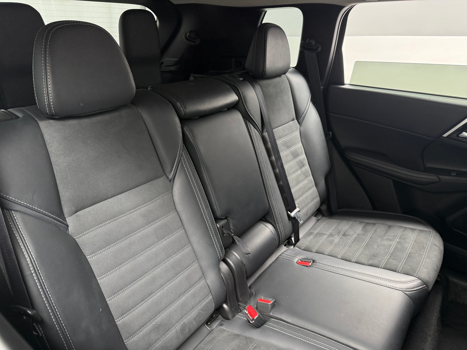 Thumbnail: 2024 Mitsubishi Outlander - 5