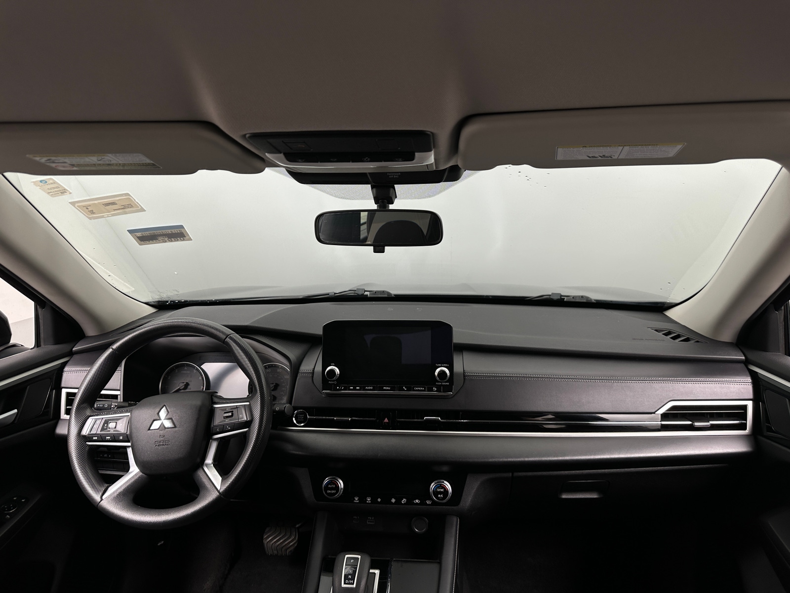 Thumbnail: 2024 Mitsubishi Outlander - 3
