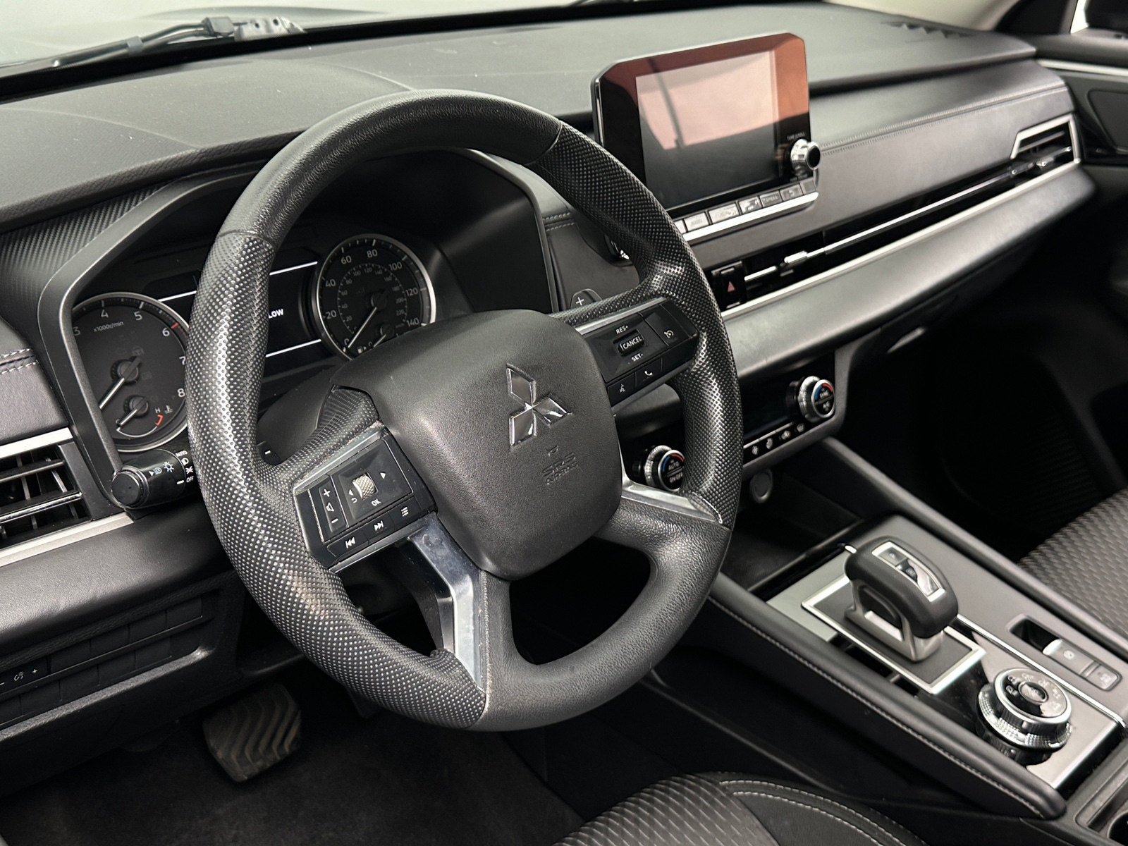 Thumbnail: 2024 Mitsubishi Outlander - 5