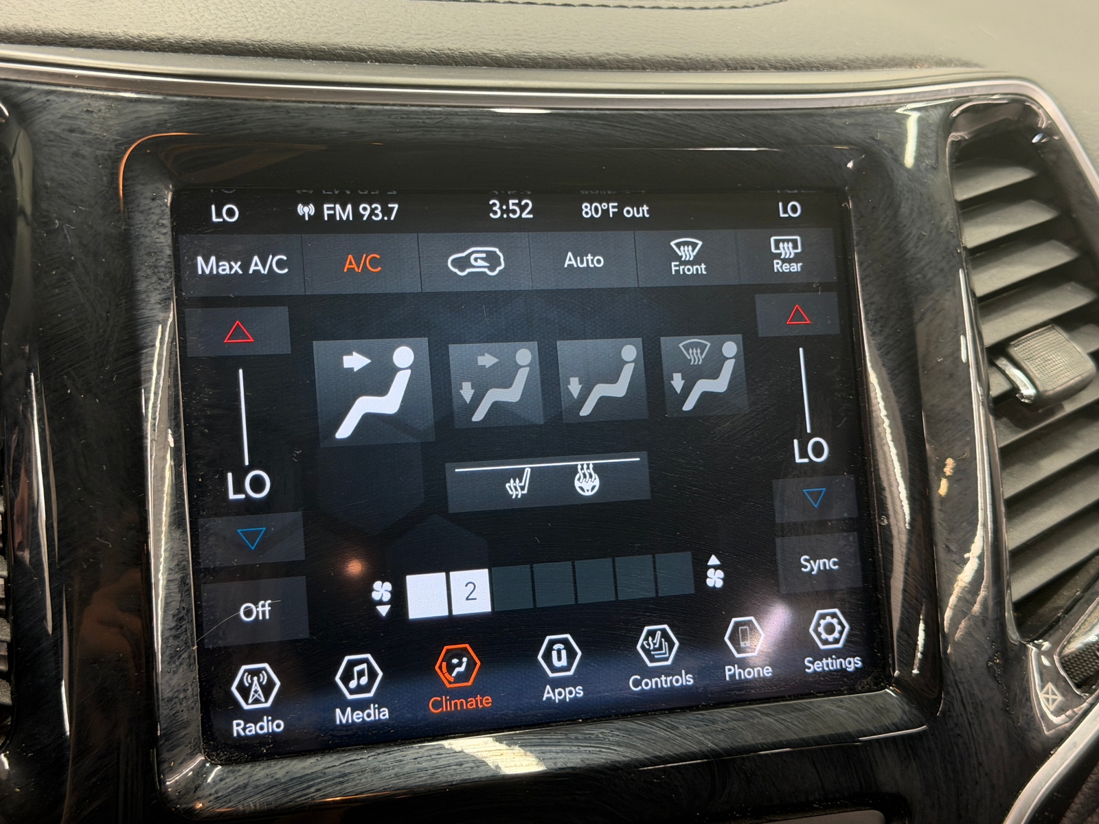 Thumbnail: 2020 Jeep Cherokee - 3