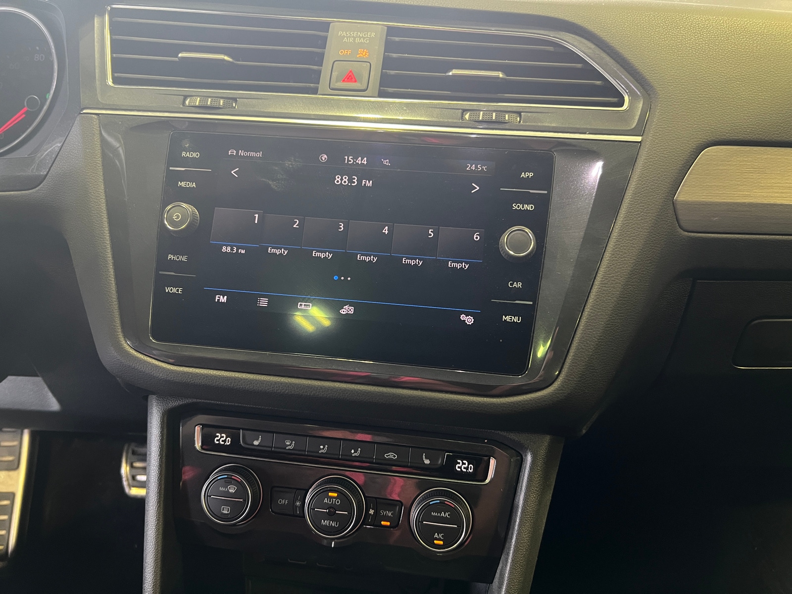 Thumbnail: 2020 Volkswagen Tiguan - 3