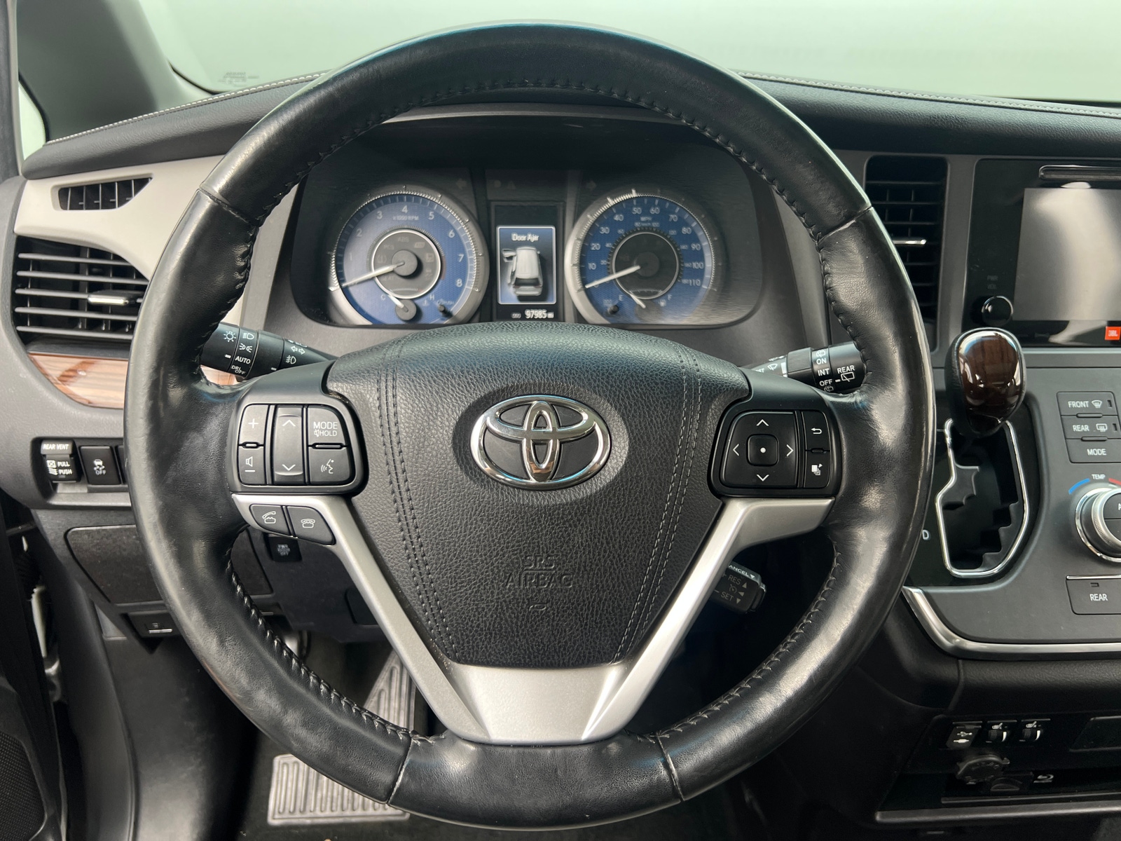 Thumbnail: 2017 Toyota Sienna - 4