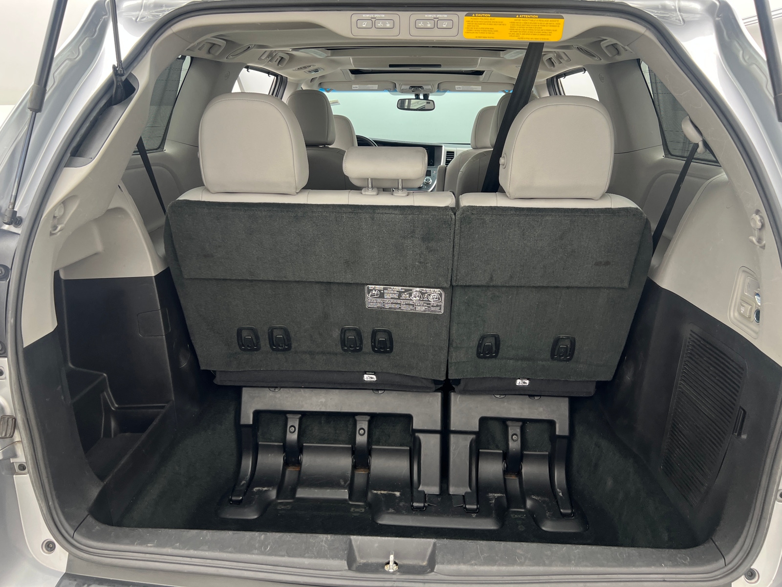 Thumbnail: 2017 Toyota Sienna - 6