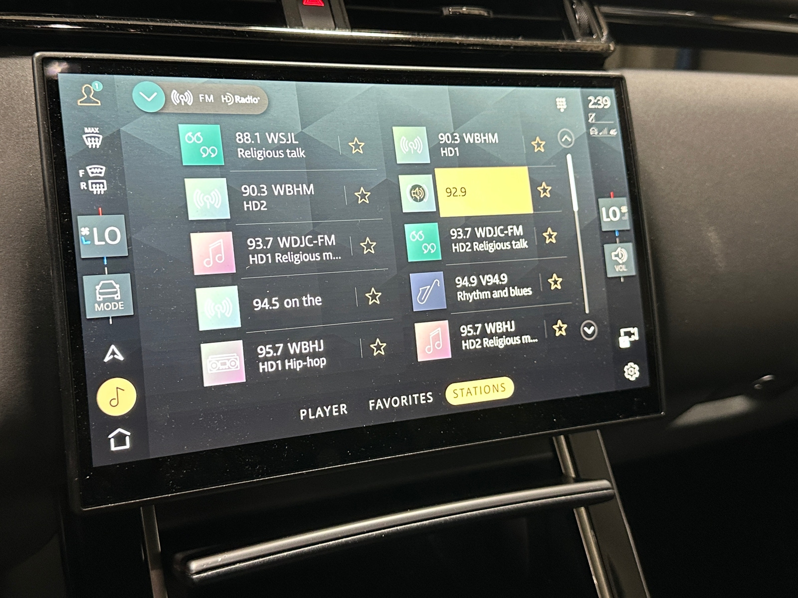 Thumbnail: 2025 Land Rover Range Rover Velar - 3
