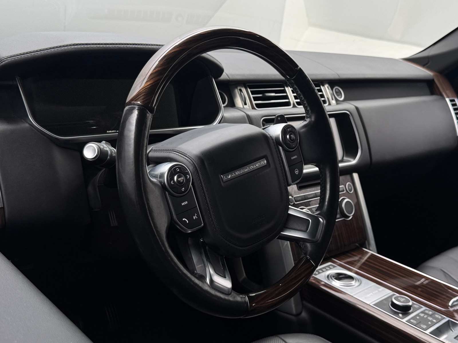 Thumbnail: 2017 Land Rover Range Rover - 4