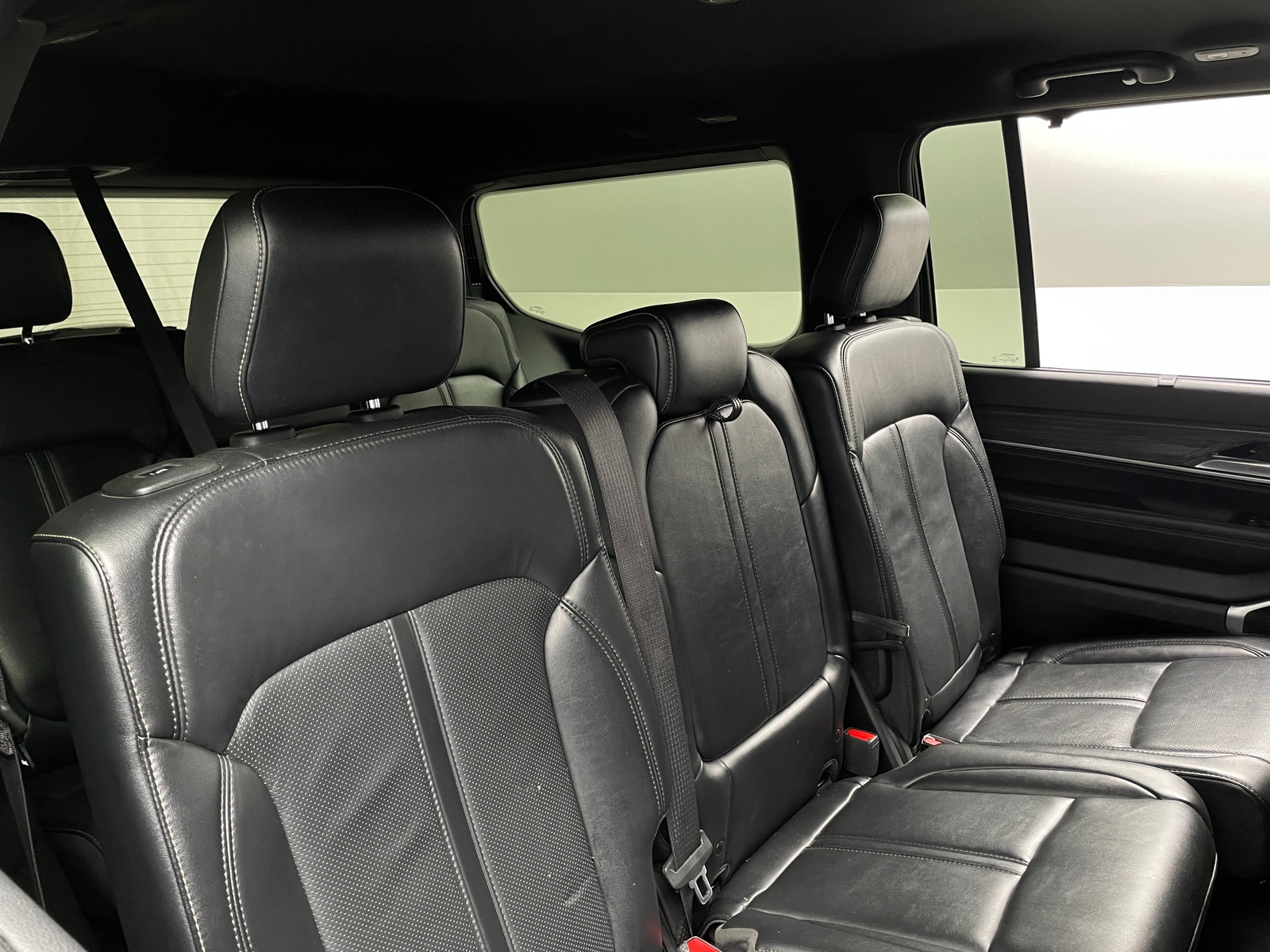 Thumbnail: 2022 Jeep Wagoneer - 5