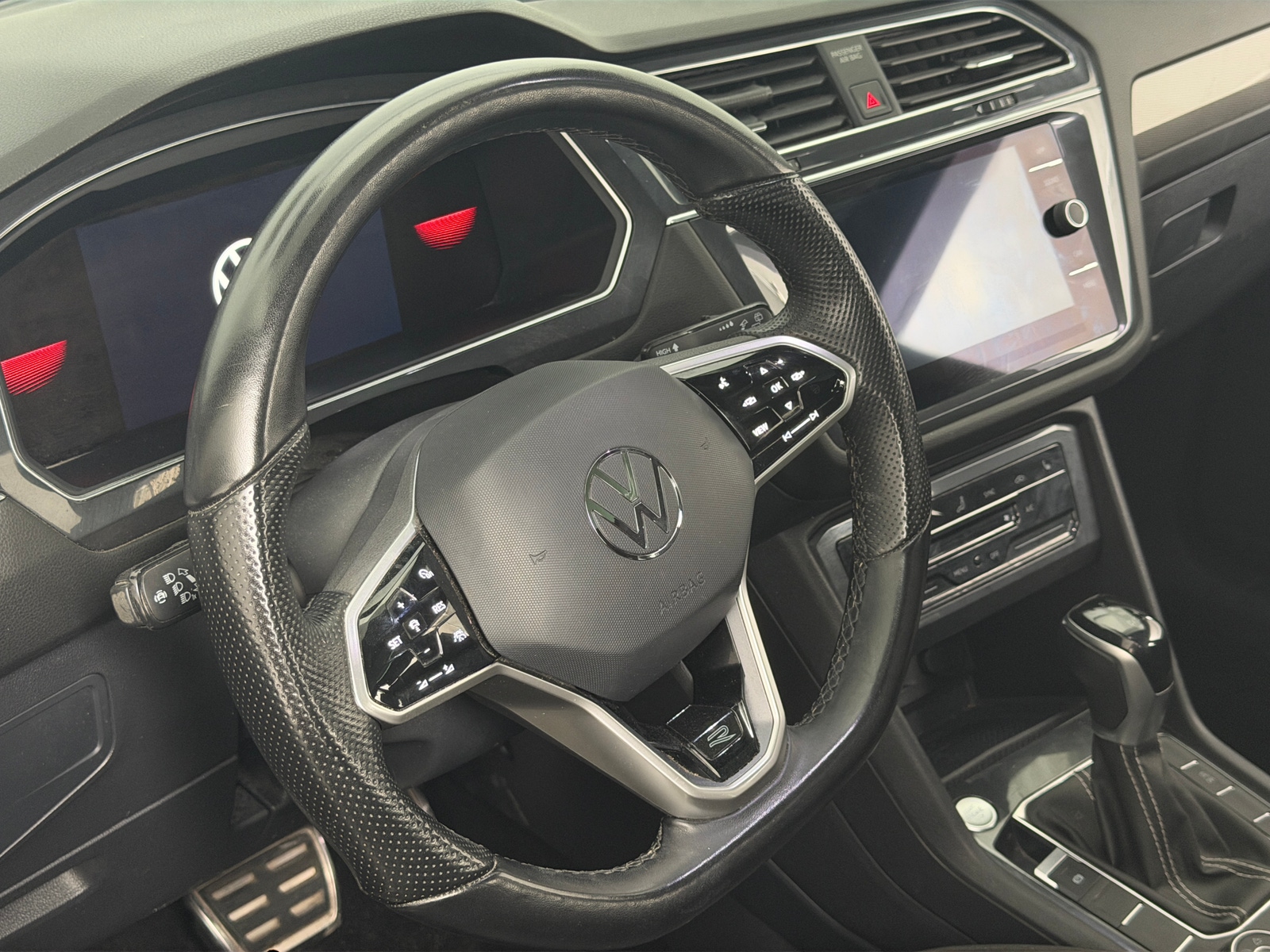 Thumbnail: 2022 Volkswagen Tiguan - 4