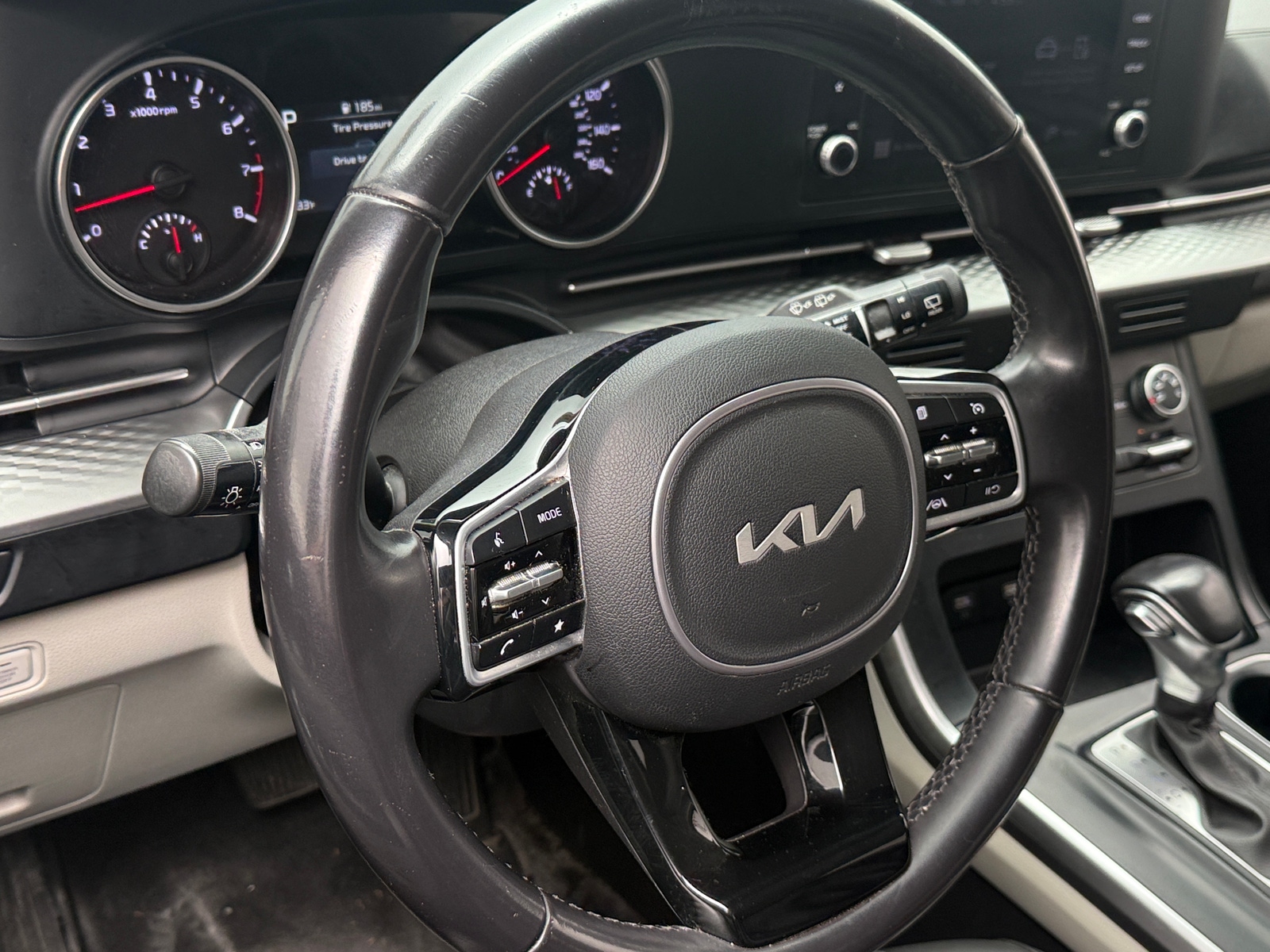 Thumbnail: 2023 Kia Carnival - 4