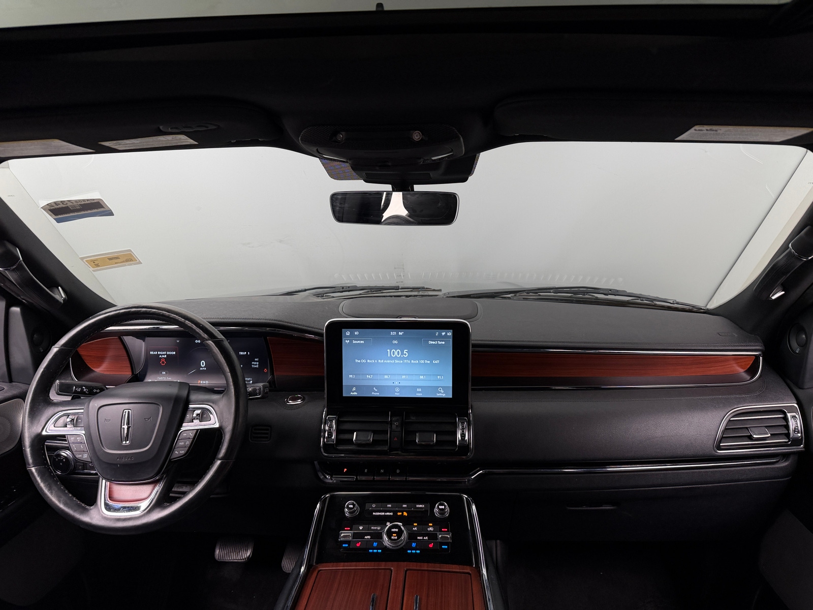 Thumbnail: 2021 Lincoln Navigator L - 2