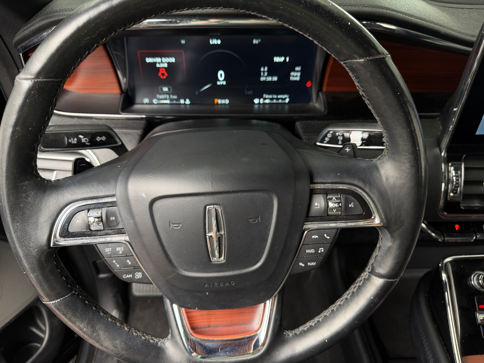 Thumbnail: 2021 Lincoln Navigator L - 4