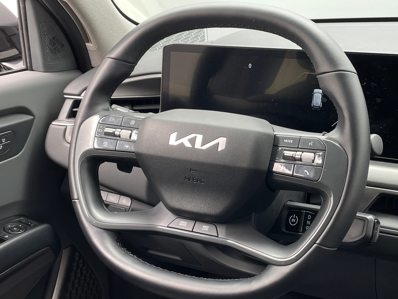 Thumbnail: 2024 Kia EV9 - 4