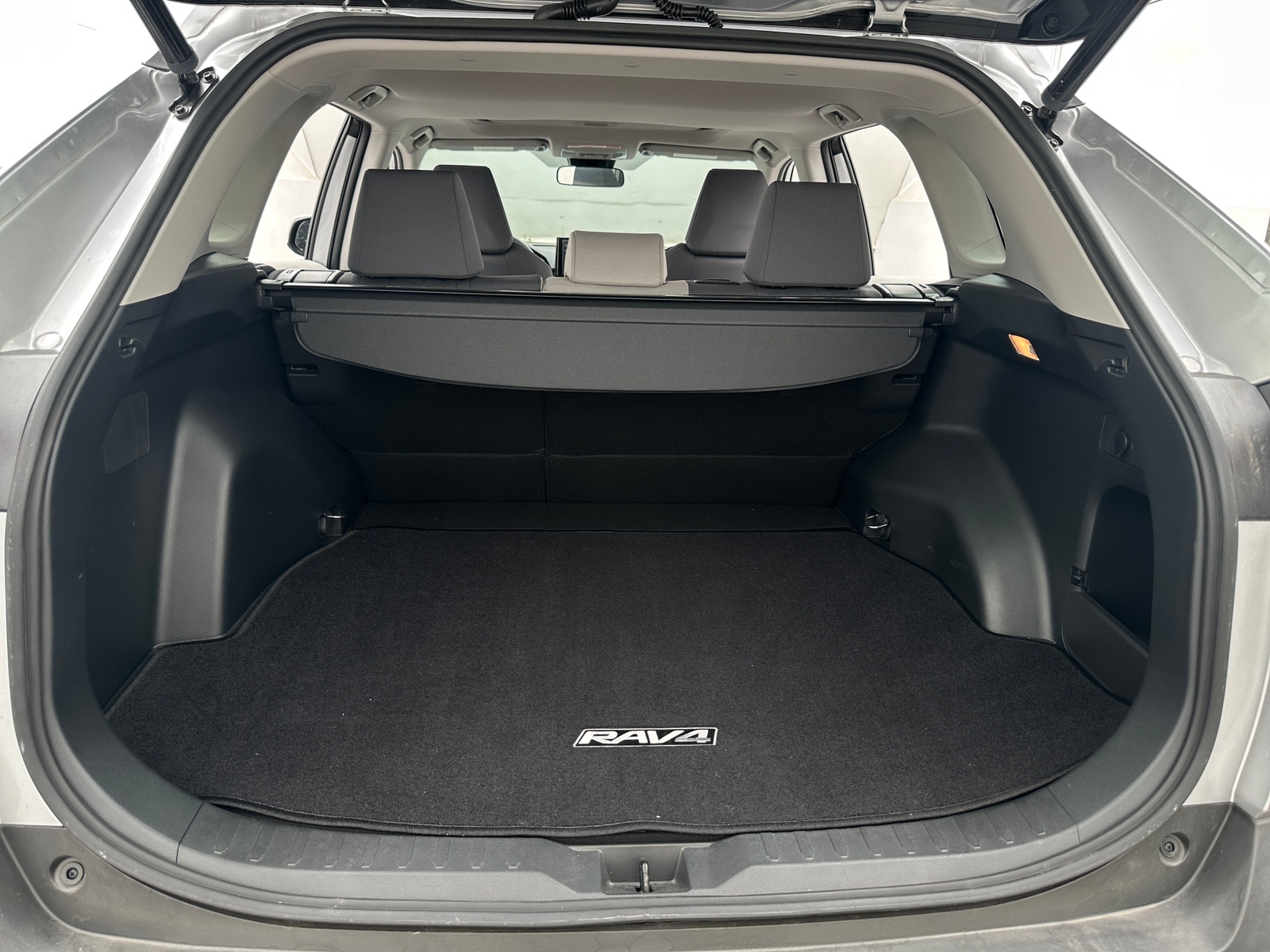 Thumbnail: 2019 Toyota RAV4 - 7