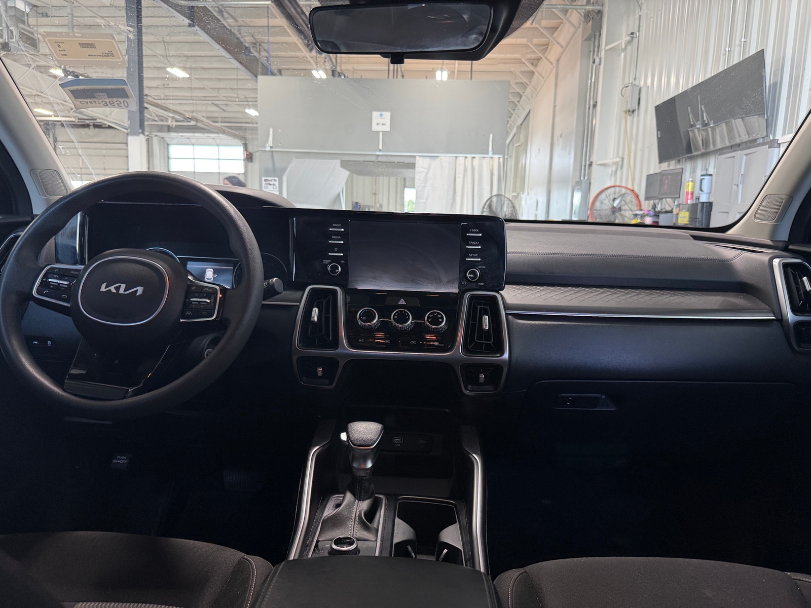 Thumbnail: 2023 Kia Sorento - 3