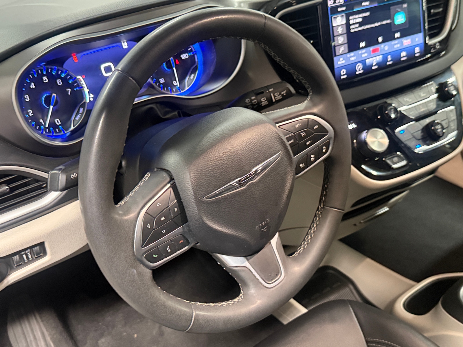 Thumbnail: 2024 Chrysler Pacifica - 4