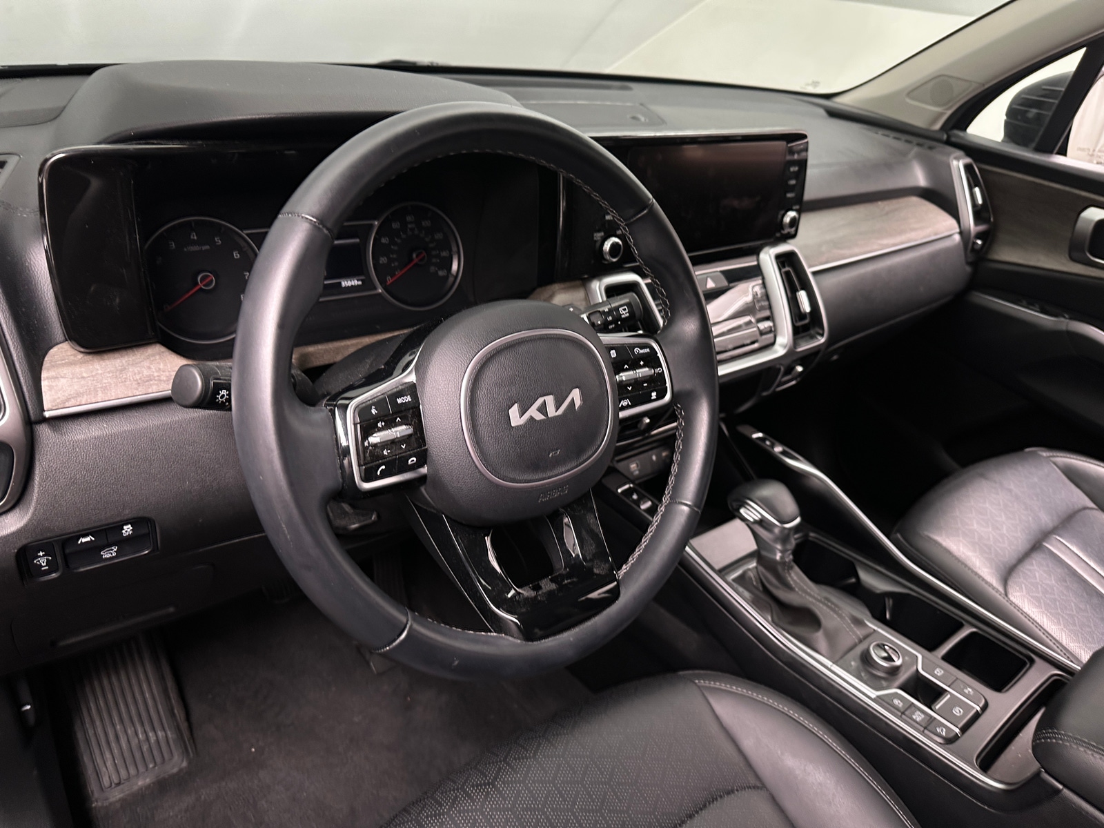 Thumbnail: 2023 Kia Sorento - 4