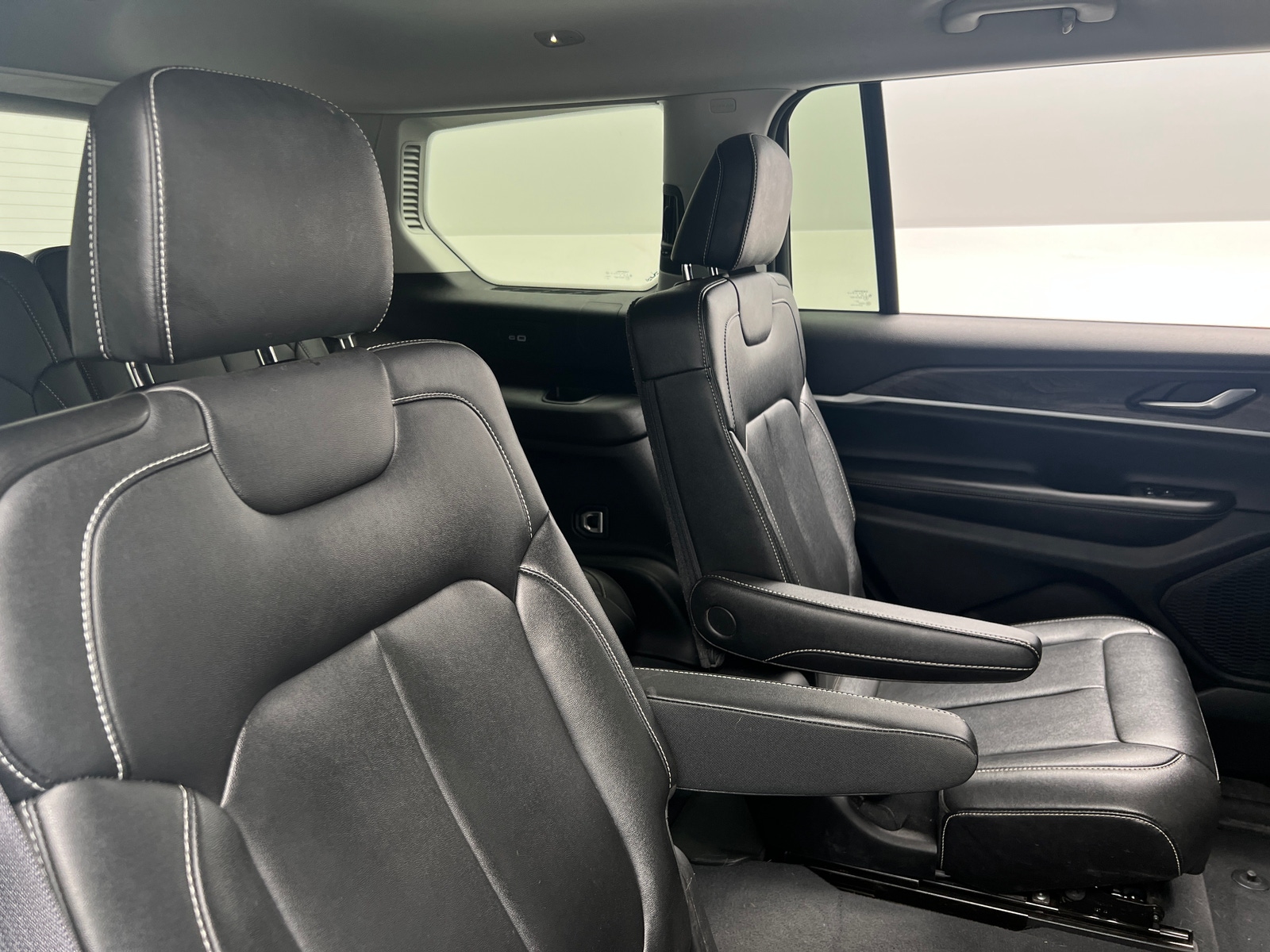 Thumbnail: 2023 Jeep Grand Cherokee L - 5