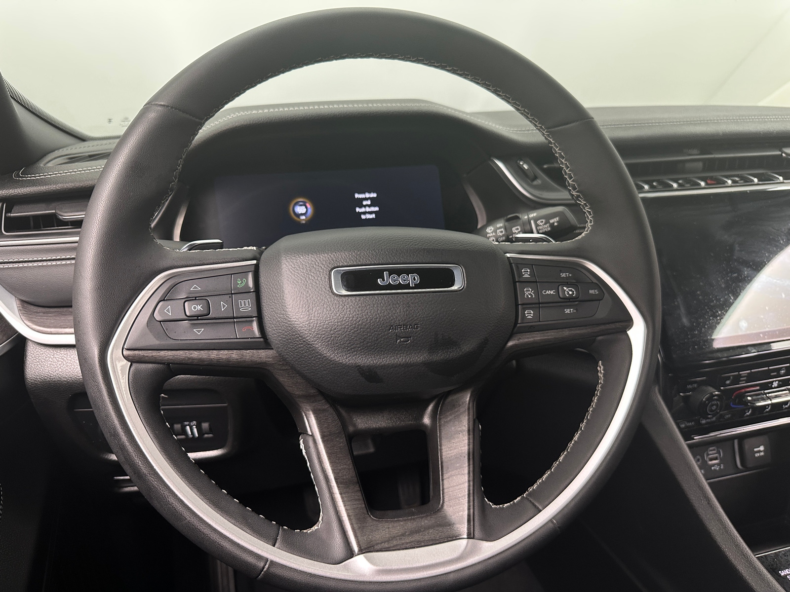 Thumbnail: 2024 Jeep Grand Cherokee - 4