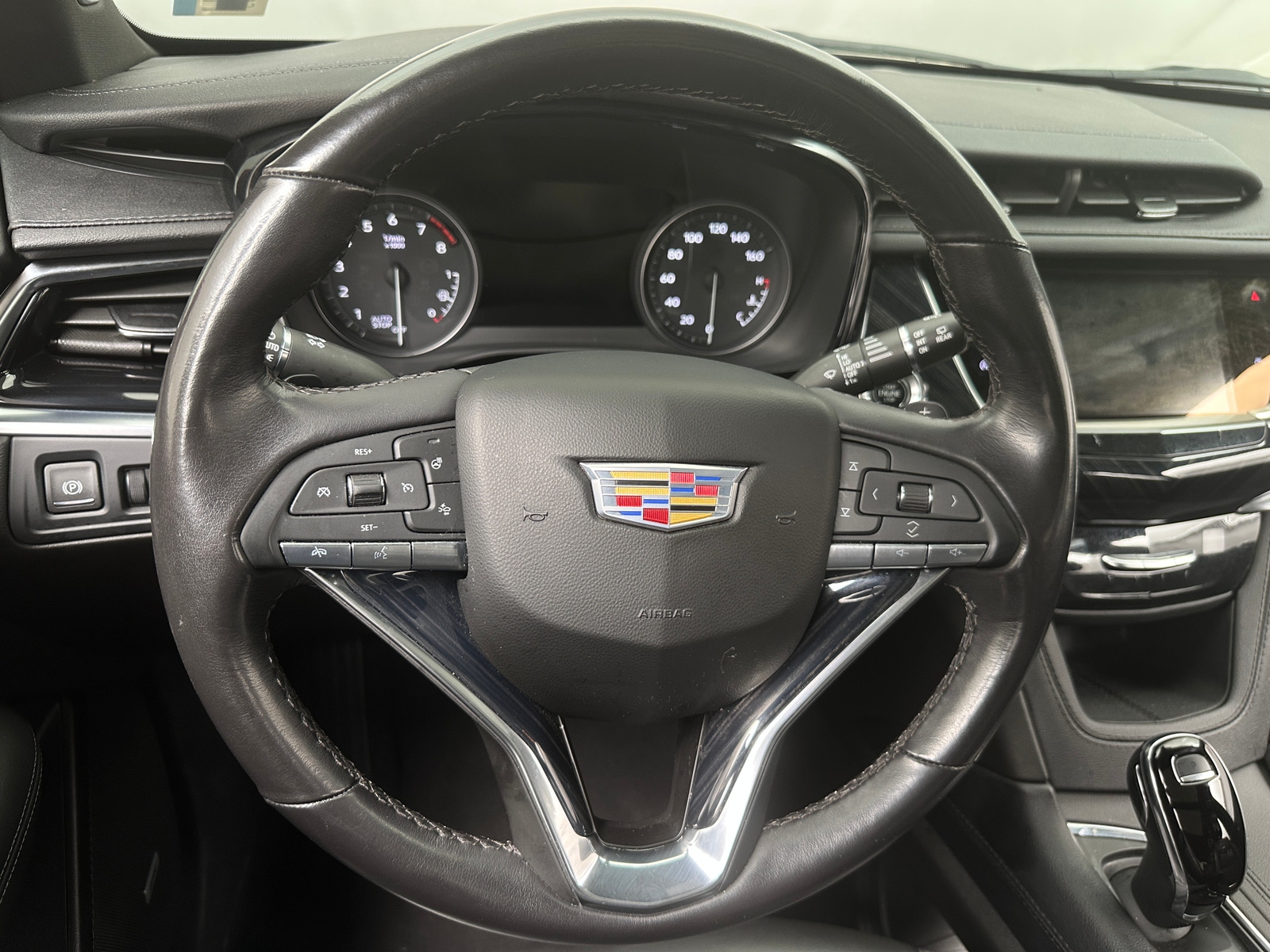 Thumbnail: 2025 Cadillac XT6 - 4