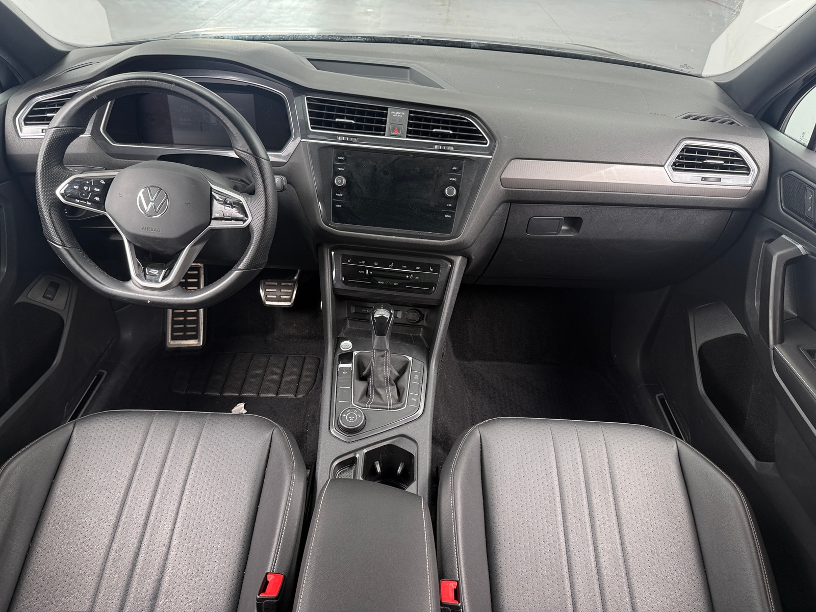 Thumbnail: 2022 Volkswagen Tiguan - 3