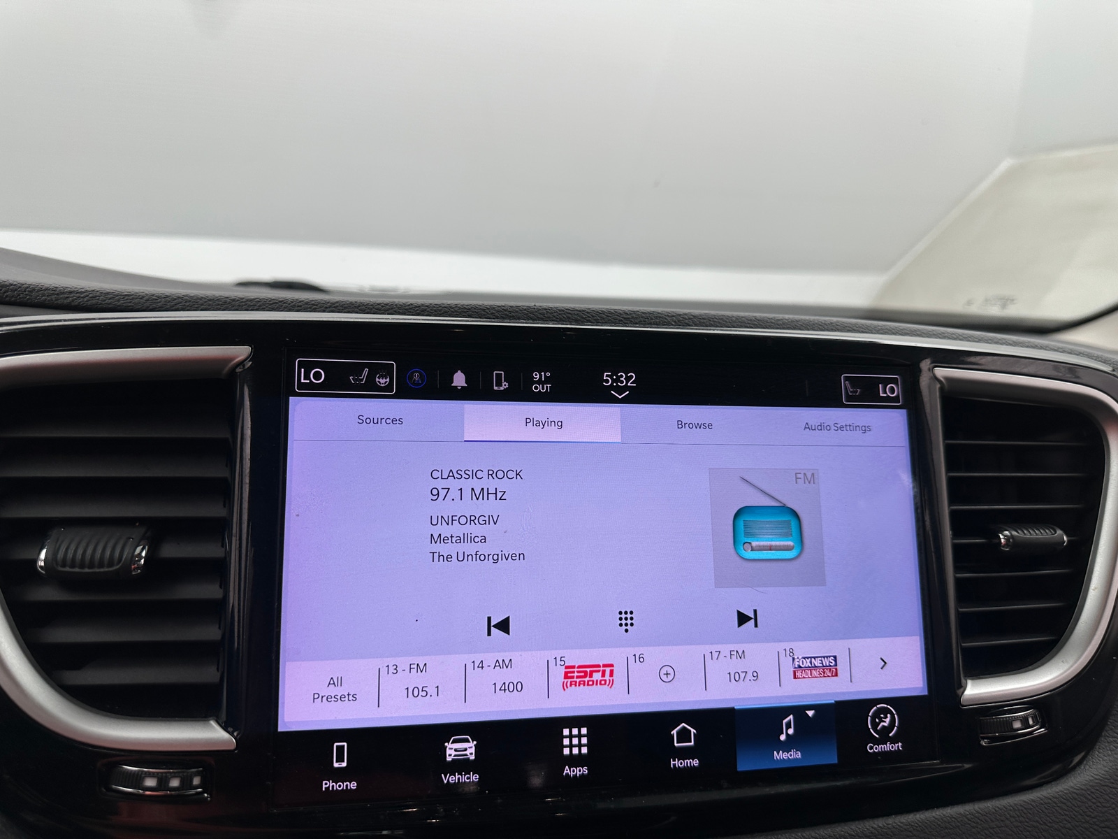 Thumbnail: 2024 Chrysler Pacifica - 3