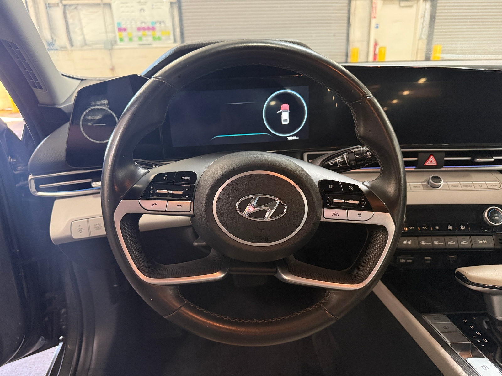 Thumbnail: 2023 Hyundai Elantra - 4