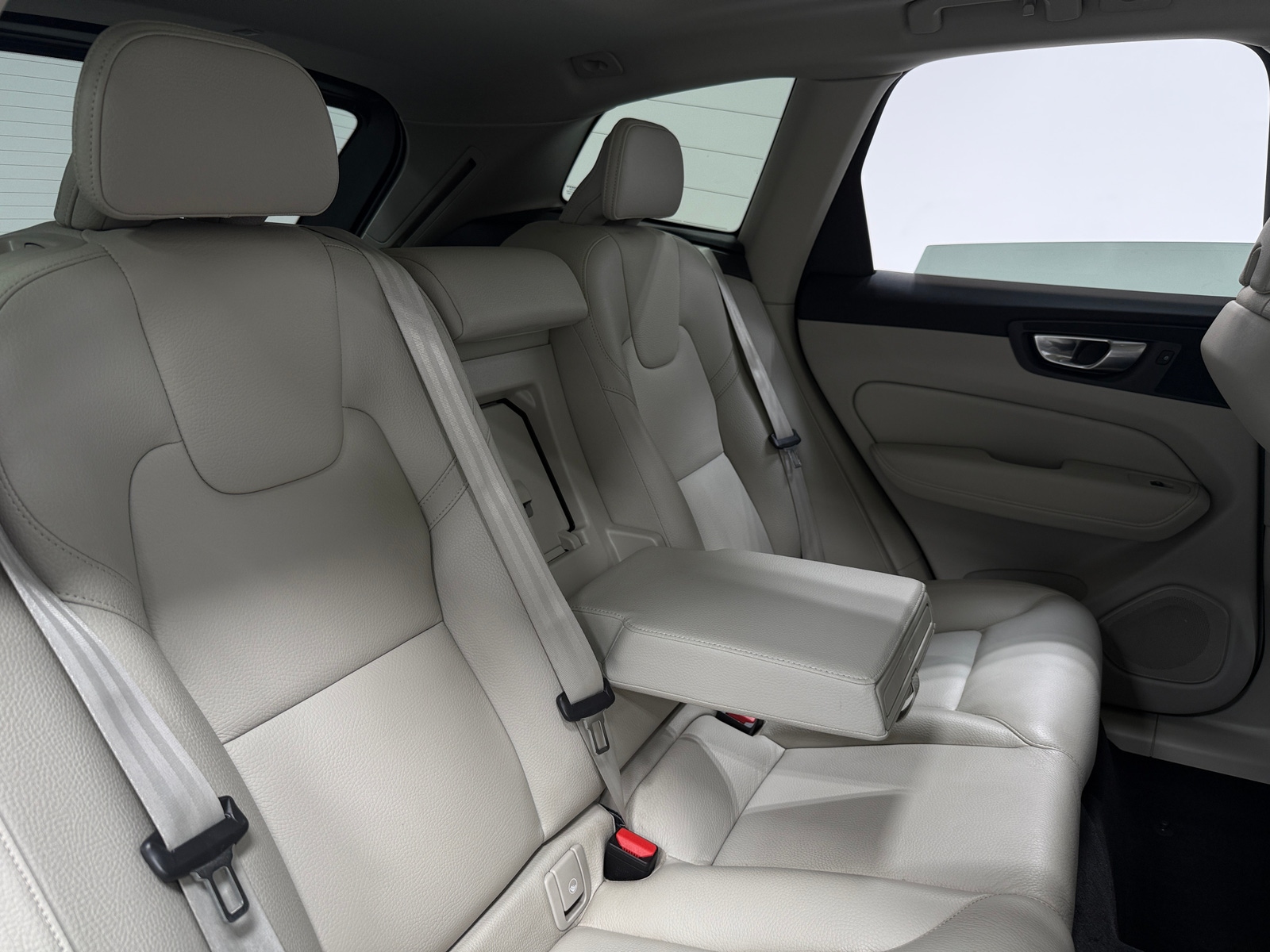 Thumbnail: 2023 Volvo XC60 - 5