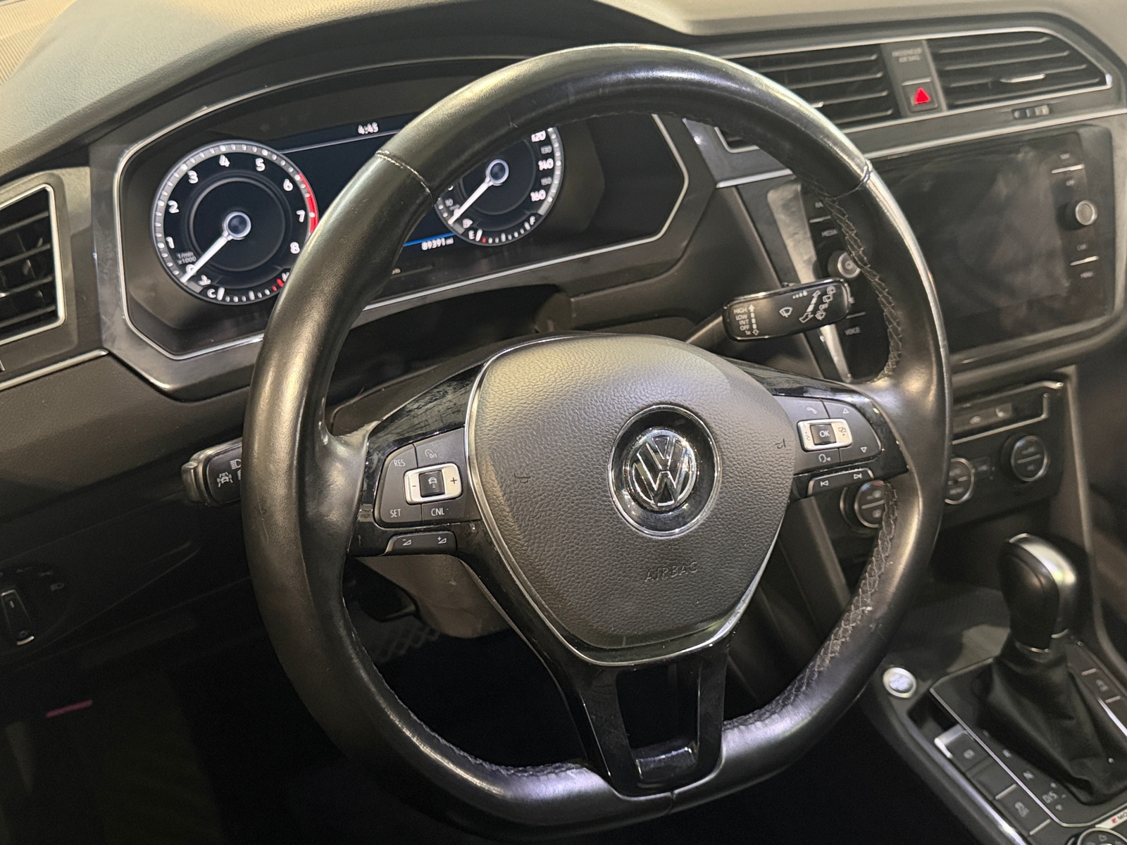 Thumbnail: 2018 Volkswagen Tiguan - 4