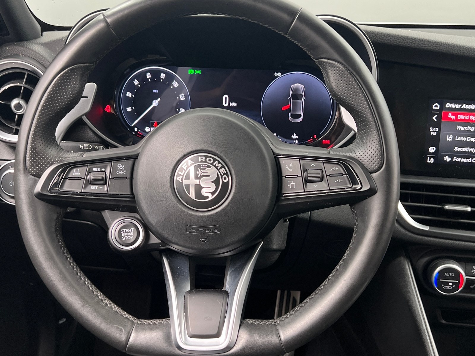 Thumbnail: 2024 Alfa Romeo Giulia - 4