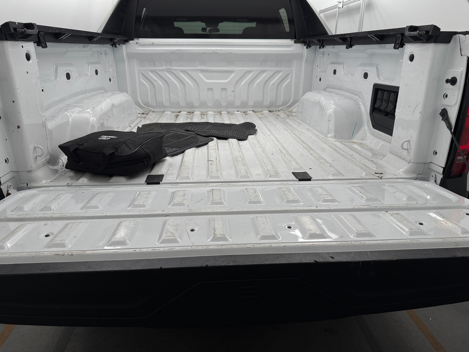 Thumbnail: 2024 Chevrolet Silverado EV - 6
