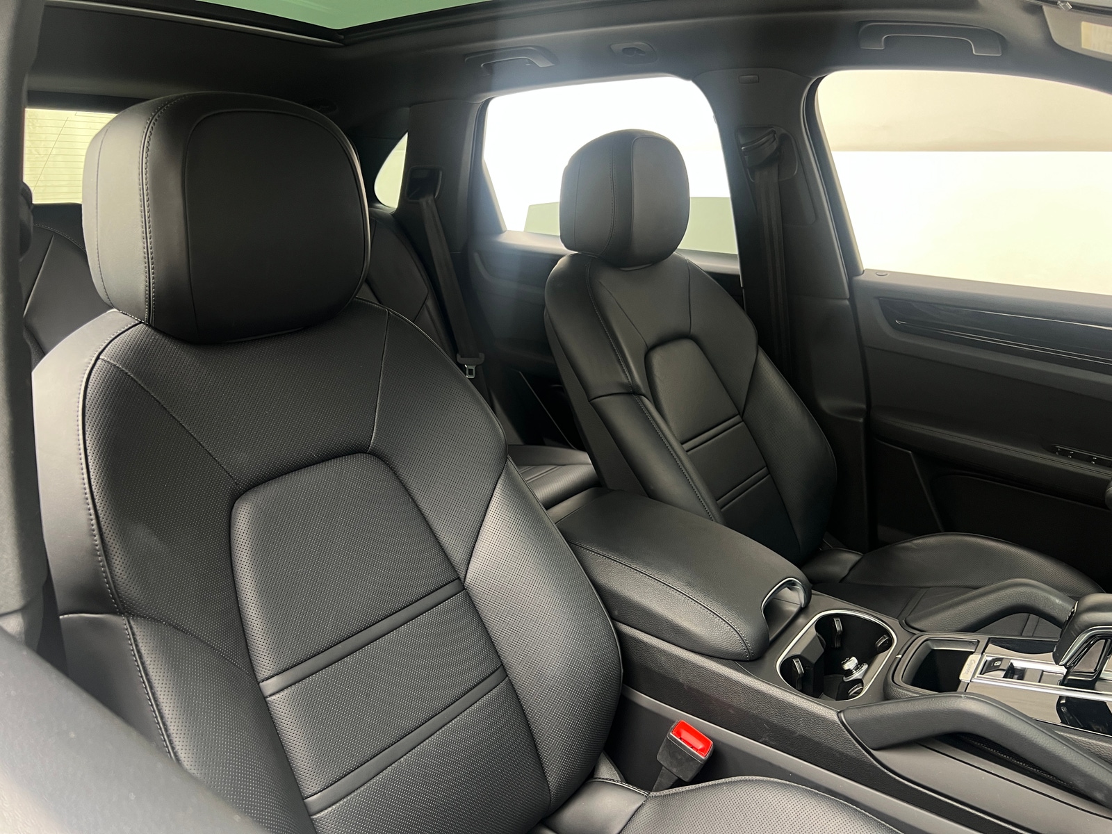 Thumbnail: 2021 Porsche Cayenne - 2