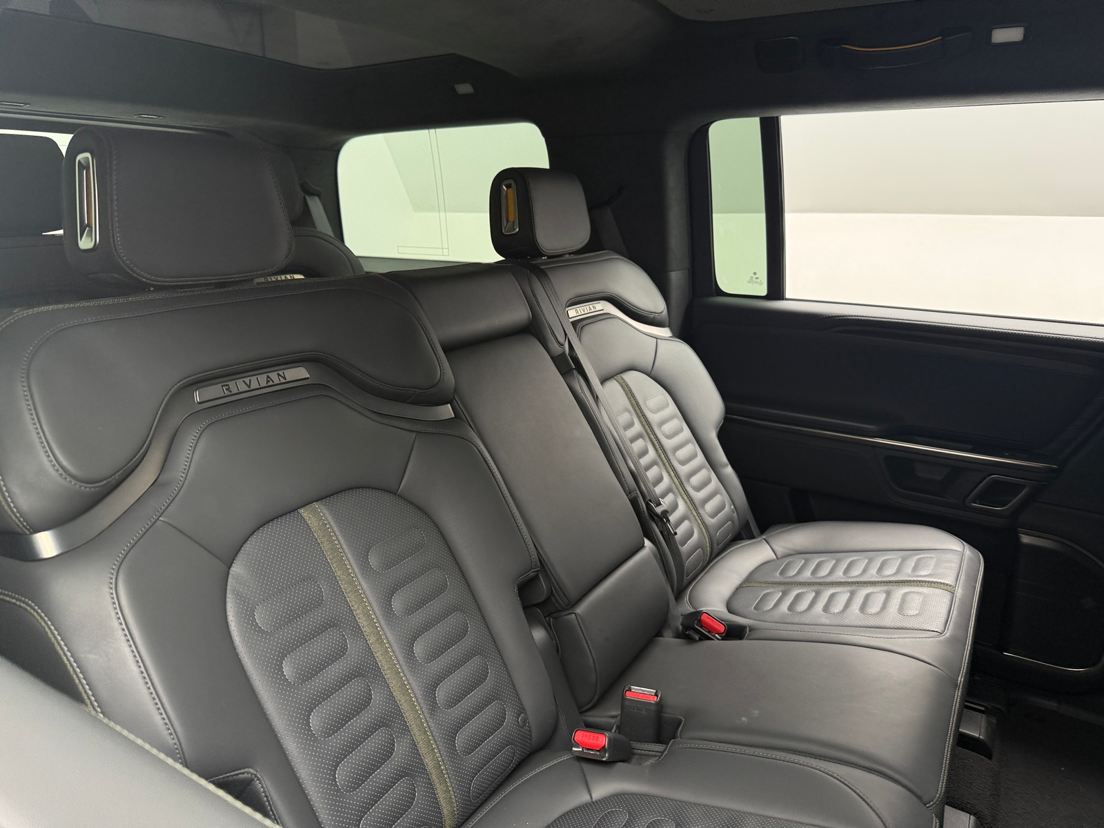 Thumbnail: 2023 Rivian R1S - 5