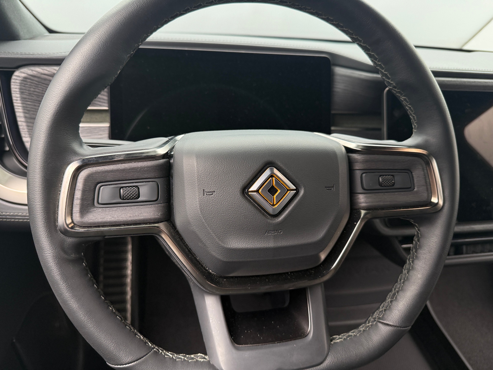 Thumbnail: 2023 Rivian R1S - 4