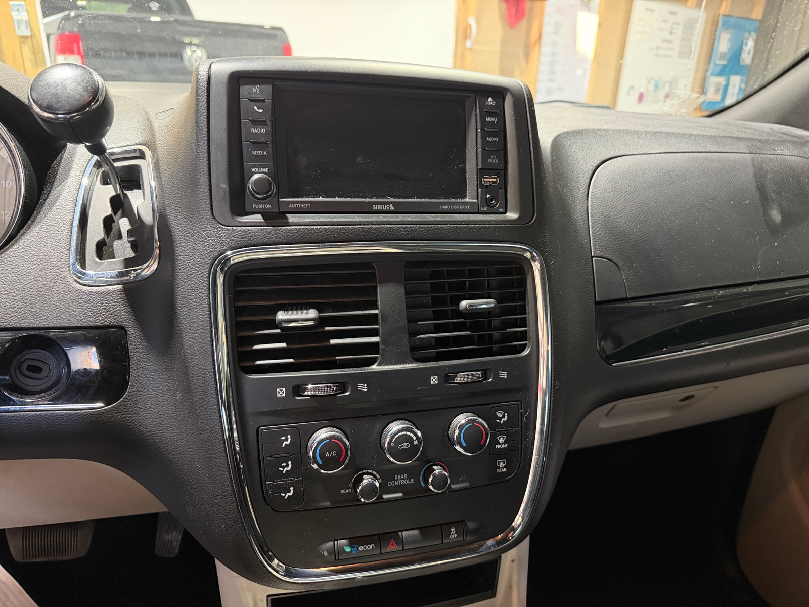 Thumbnail: 2019 Dodge Grand Caravan - 2