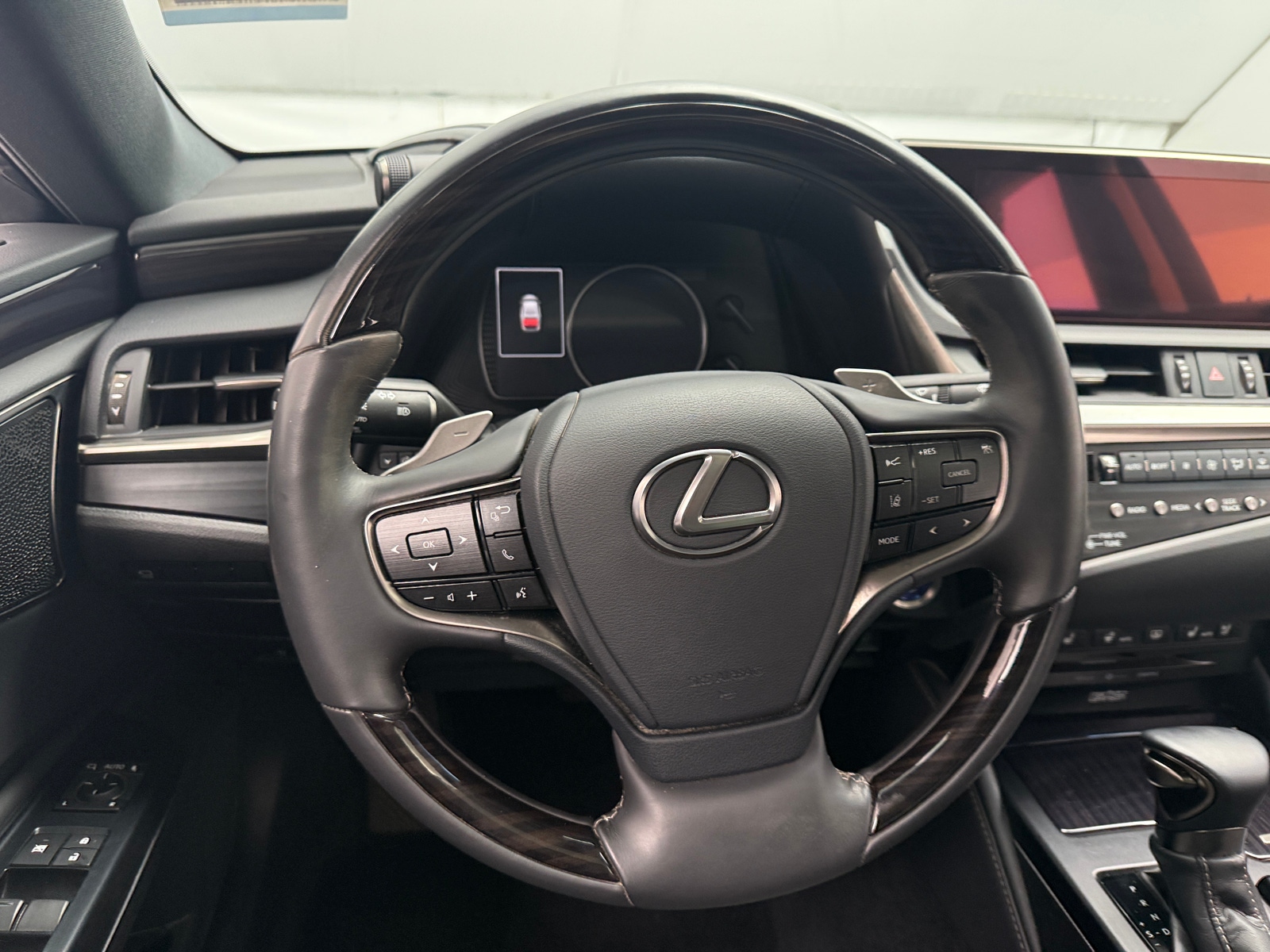 Thumbnail: 2020 Lexus ES - 4
