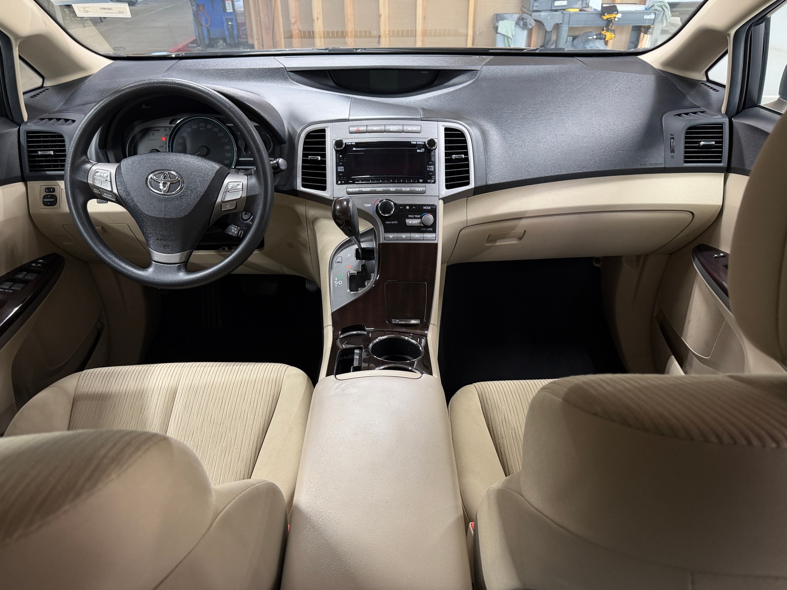 Thumbnail: 2010 Toyota Venza - 3