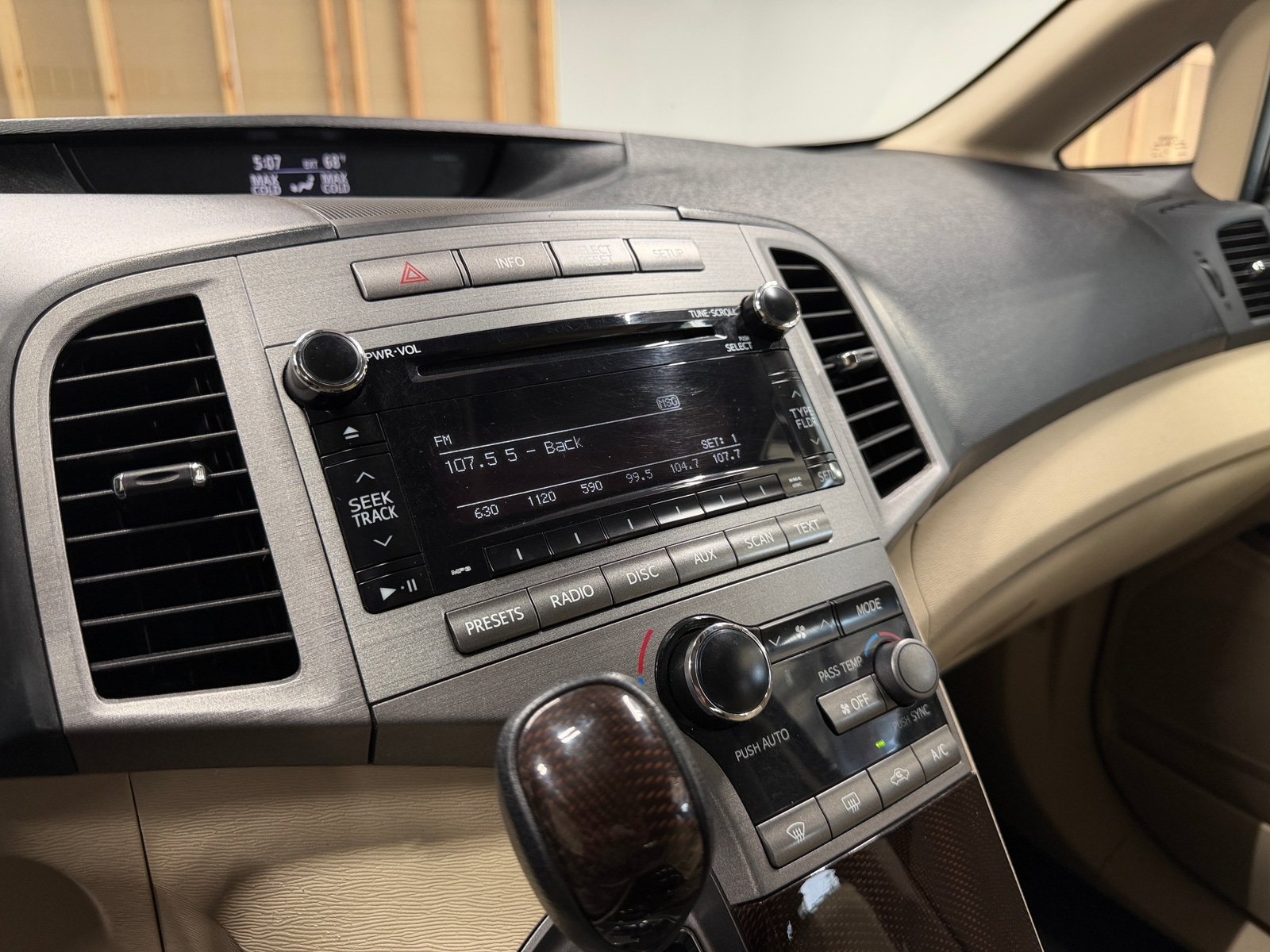 Thumbnail: 2010 Toyota Venza - 4