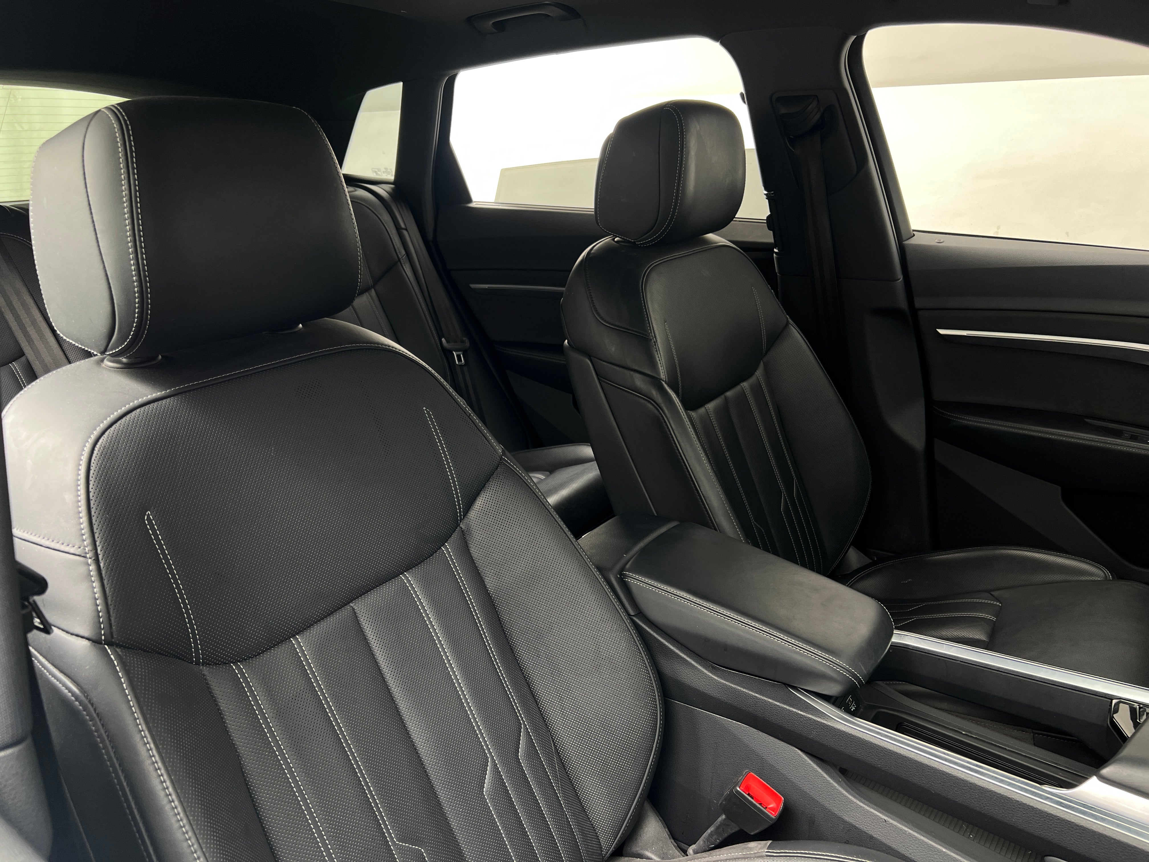 Used 2019 Audi e-tron Prestige with VIN WA1VAAGE1KB007731 for sale in Pewaukee, WI