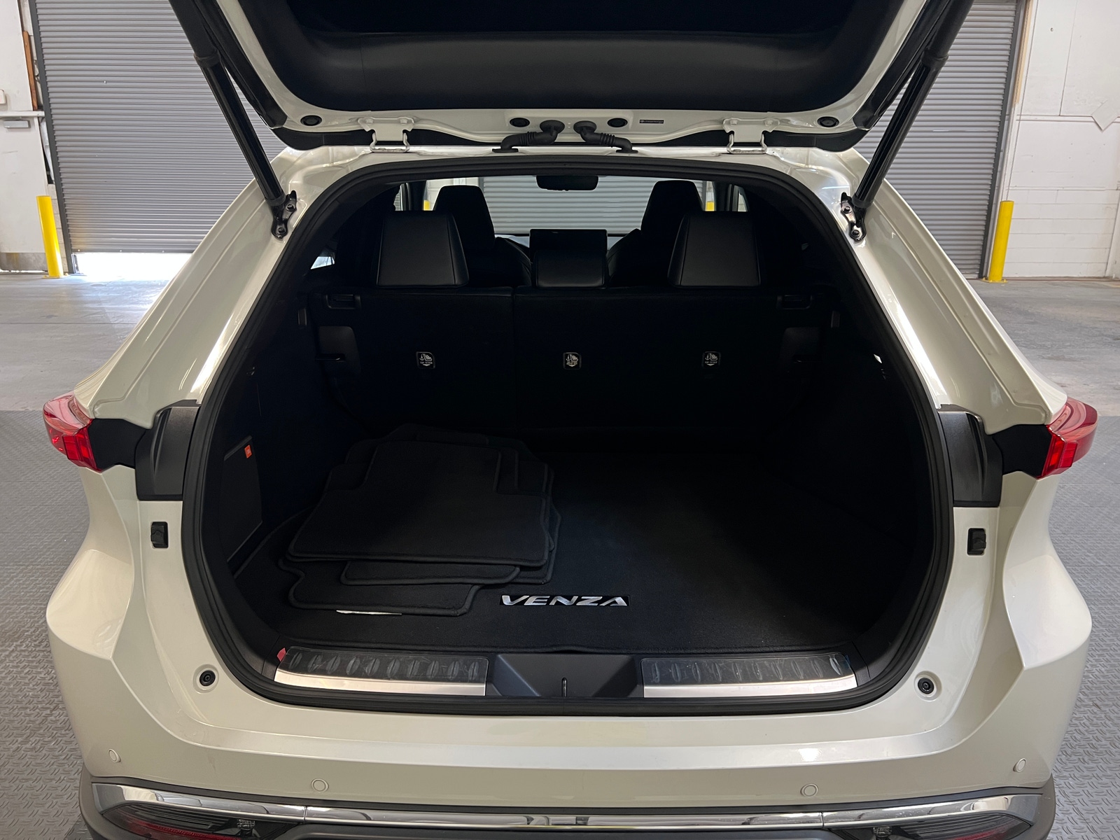 Thumbnail: 2021 Toyota Venza - 7